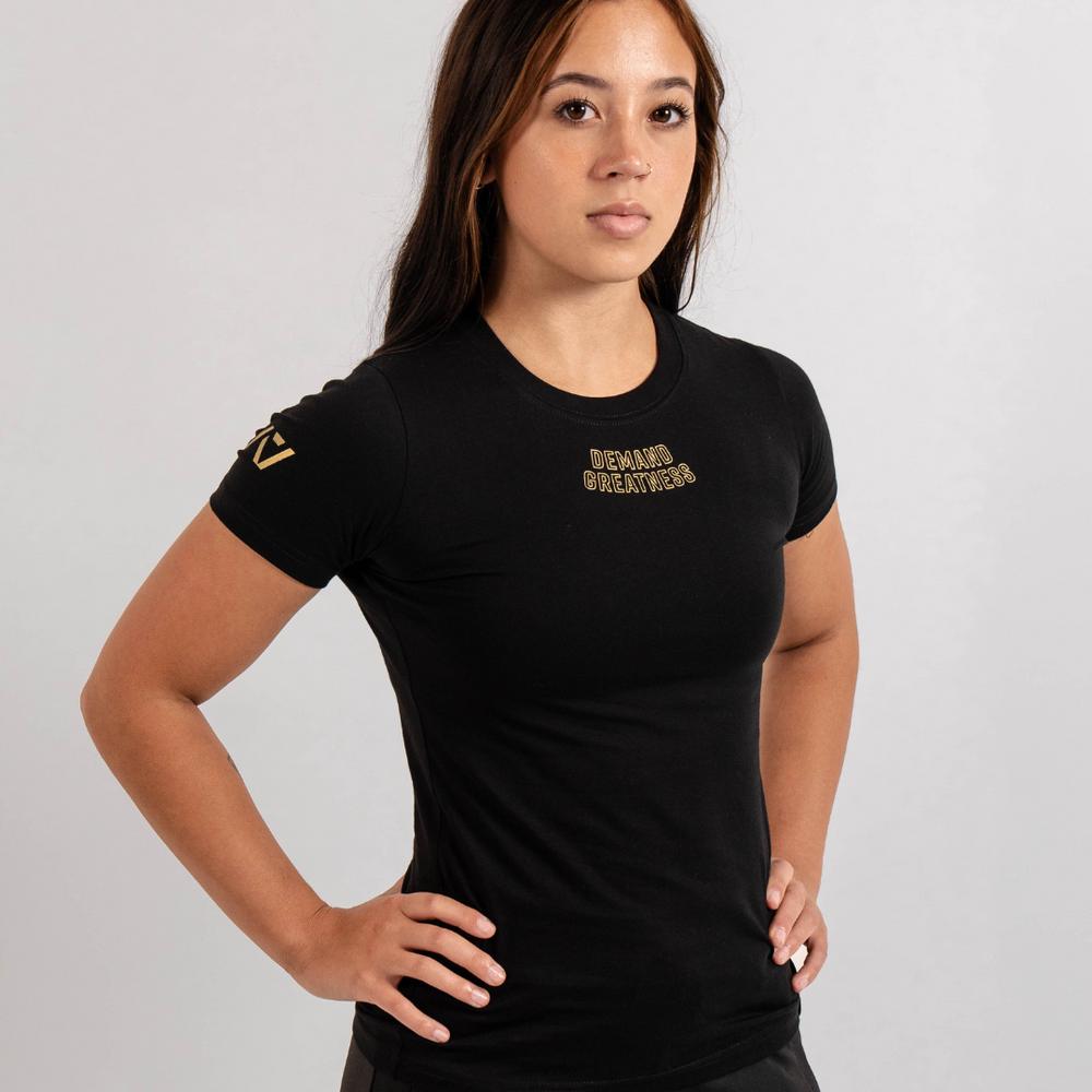 
                      
                        Demand Greatness True-Fit Shadow Gold Standard is our new meet shirt design highlighting Demand Greatness to showcase your impact on the platform. The Shirt is IPF Approved. Shop the full A7 Powerlifting IPF Approved Equipment collection. The IPF Approved Kit includes Powerlifting Singlet, A7 Meet Shirt, A7 Zebra Wrist Wraps, A7 Deadlift Socks, Hourglass Knee Sleeves (Stiff & Rigor Mortis Sleeves). Genouill�res powerlifting shipping to France, Spain, Ireland, Germany, Italy, Sweden and EU.
                      
                    