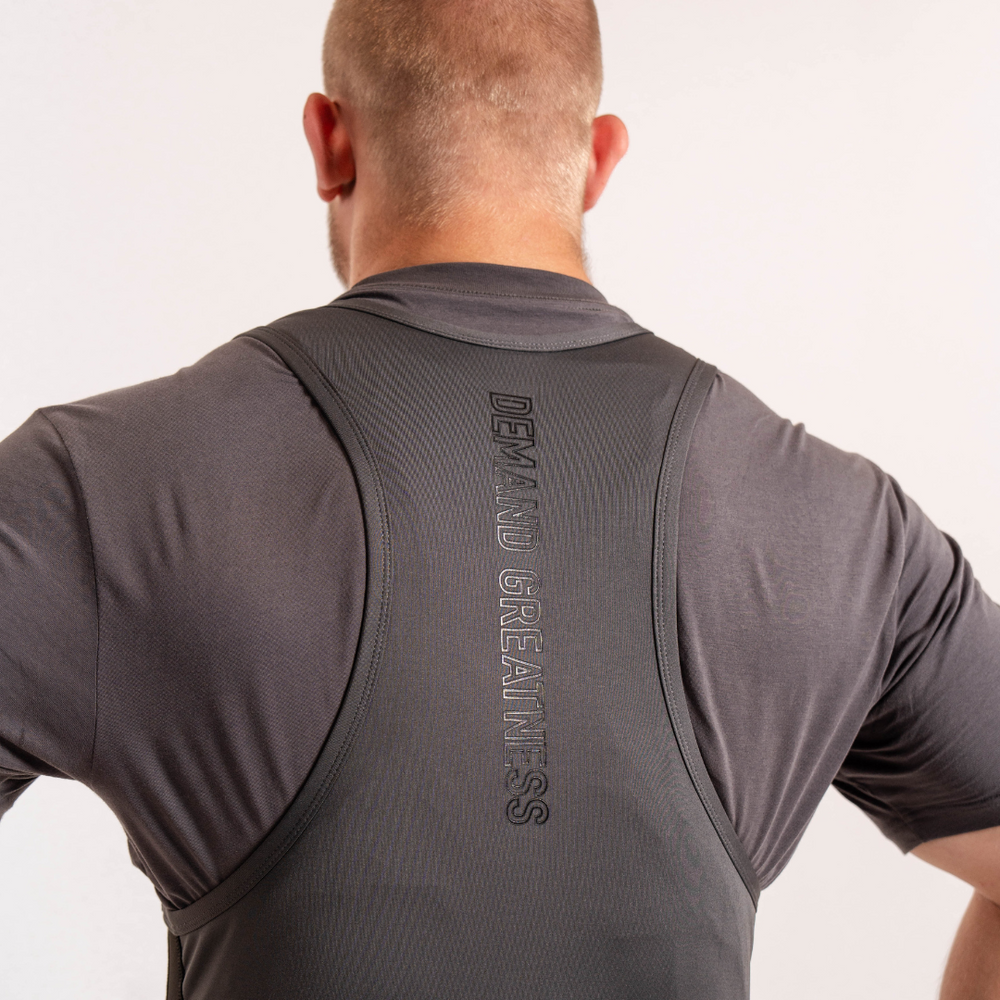 
                      
                        A7 IPF Approved Shadow Stone Grey Luno singlet features extra lat mobility, side panel stitching to guide the squat depth level and curved panel design for a slimming look. The Women's singlet features a tapered waist and additional quad room. The IPF Approved Kit includes Luno Powerlifting Singlet, A7 Meet Shirt, A7 Zebra Wrist Wraps, A7 Deadlift Socks, Hourglass Knee Sleeves (Stiff and Rigor Mortis Knee Sleeves). Genouill�res powerlifting shipping to France, Spain, Ireland, Germany, Italy, Sweden and EU.
                      
                    