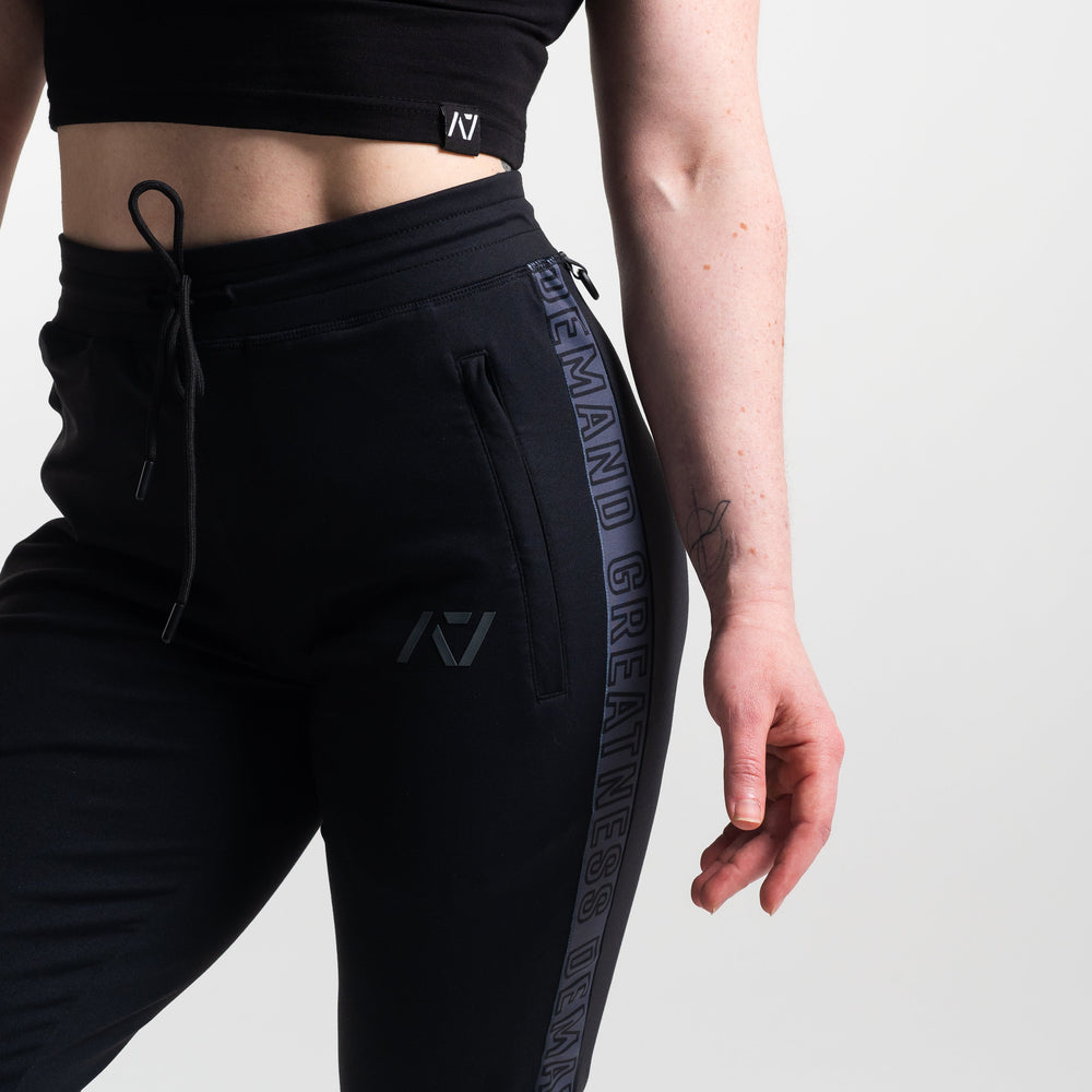 
                      
                        Defy joggers are just as comfortable in the gym as they are going out. These are made with premium moisture-wicking 4-way-stretch material for greater range of motion. These are a great fit for both men and women. Genouill�res powerlifting shipping to France, Spain, Ireland, Germany, Italy, Sweden and EU.
                      
                    