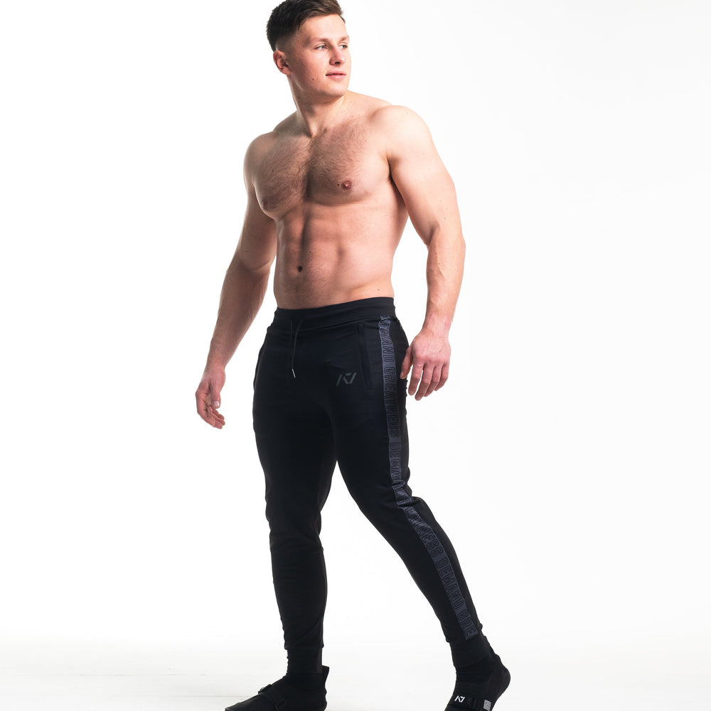 
                      
                        Defy joggers are just as comfortable in the gym as they are going out. These are made with premium moisture-wicking 4-way-stretch material for greater range of motion. These are a great fit for both men and women. Genouill�res powerlifting shipping to France, Spain, Ireland, Germany, Italy, Sweden and EU.
                      
                    