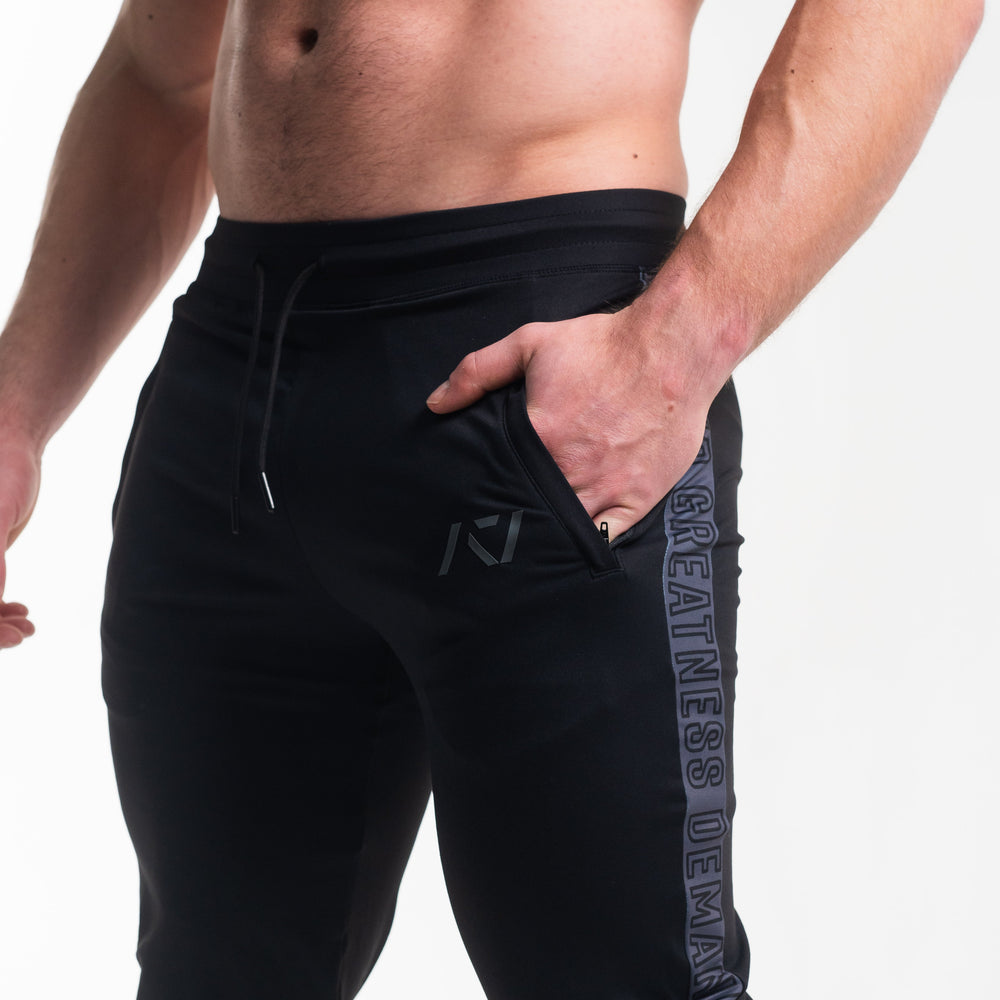 
                      
                        Defy joggers are just as comfortable in the gym as they are going out. These are made with premium moisture-wicking 4-way-stretch material for greater range of motion. These are a great fit for both men and women. Genouill�res powerlifting shipping to France, Spain, Ireland, Germany, Italy, Sweden and EU.
                      
                    