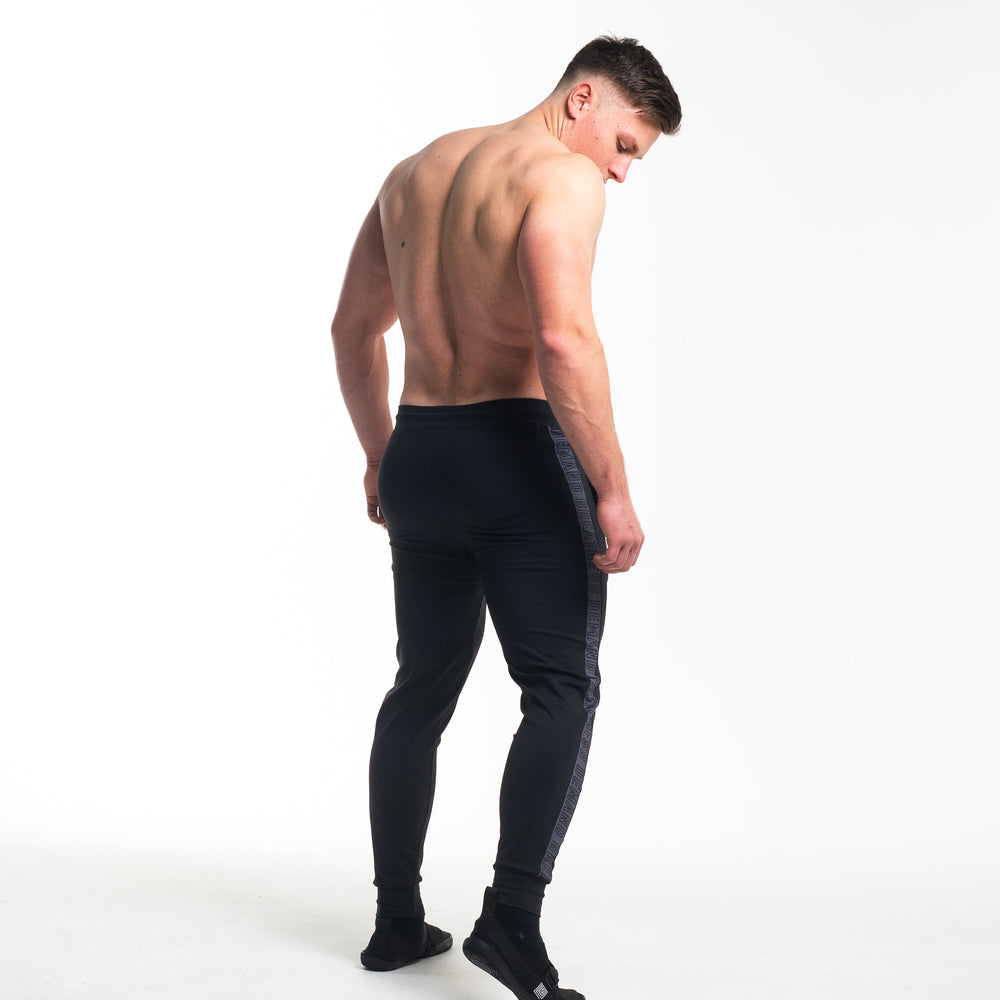 
                      
                        Defy joggers are just as comfortable in the gym as they are going out. These are made with premium moisture-wicking 4-way-stretch material for greater range of motion. These are a great fit for both men and women. Genouill�res powerlifting shipping to France, Spain, Ireland, Germany, Italy, Sweden and EU.
                      
                    