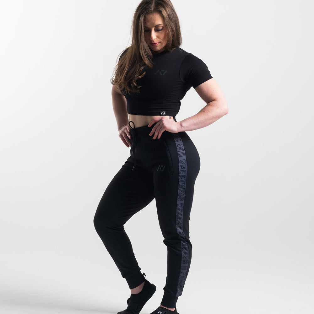 
                      
                        Defy joggers are just as comfortable in the gym as they are going out. These are made with premium moisture-wicking 4-way-stretch material for greater range of motion. These are a great fit for both men and women. Genouill�res powerlifting shipping to France, Spain, Ireland, Germany, Italy, Sweden and EU.
                      
                    