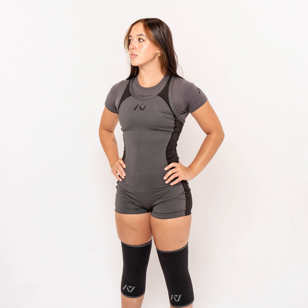 
                      
                        A7 IPF Approved Shadow Stone Grey Luno singlet features extra lat mobility, side panel stitching to guide the squat depth level and curved panel design for a slimming look. The Women's singlet features a tapered waist and additional quad room. The IPF Approved Kit includes Luno Powerlifting Singlet, A7 Meet Shirt, A7 Zebra Wrist Wraps, A7 Deadlift Socks, Hourglass Knee Sleeves (Stiff and Rigor Mortis Knee Sleeves). Genouill�res powerlifting shipping to France, Spain, Ireland, Germany, Italy, Sweden and EU.
                      
                    