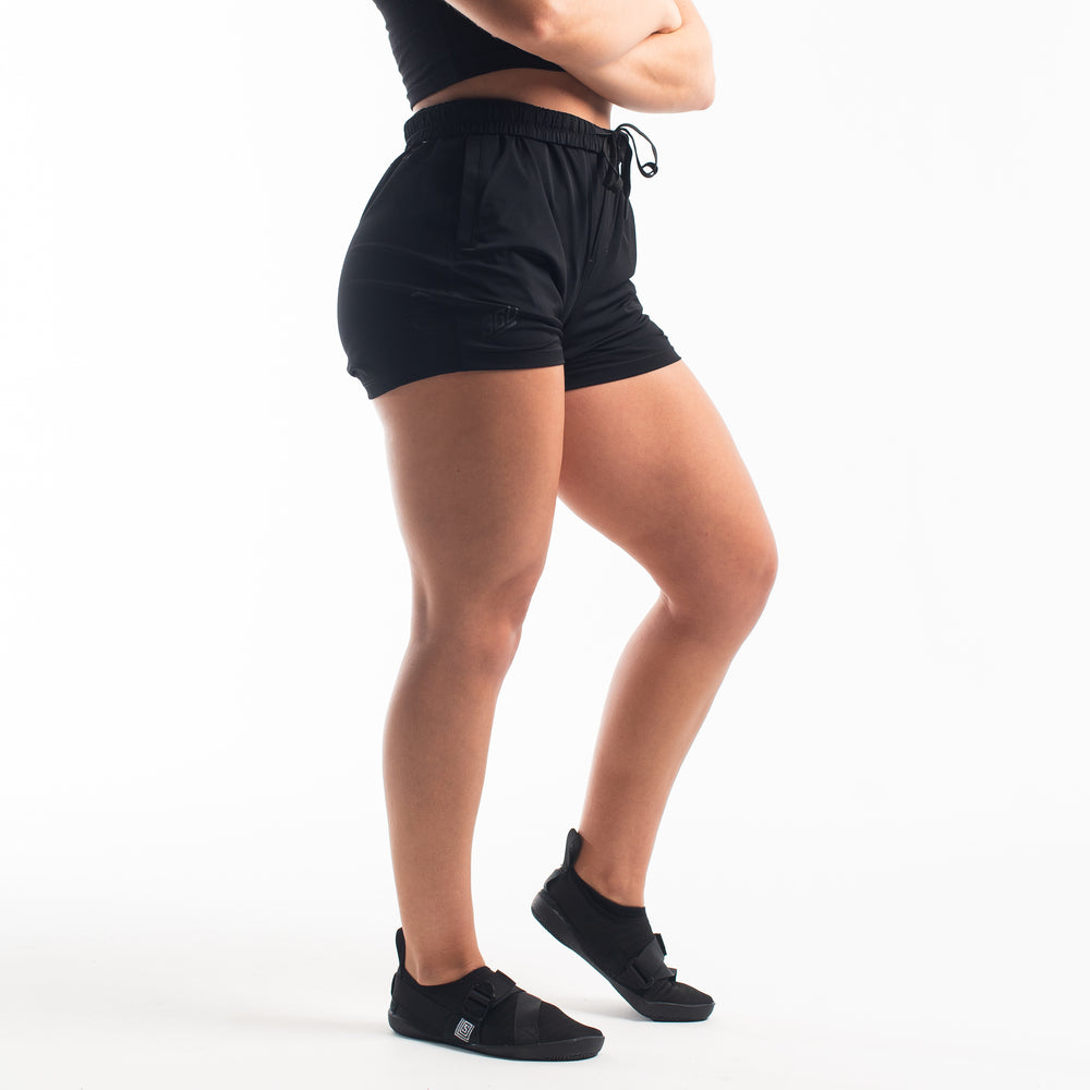 
                      
                        360GO was created to provide the flexibility for all movements in your training while offering comfort. These shorts offer 360 degrees of stretch in all angles and allow you to remain comfortable without limiting any movement in both training and life environments. Designed with a wide drawstring to easily adjust your waist without slipping. Purchase 360GO KWD Squat Shorts from A7 UK. Genouillères powerlifting shipping to France, Spain, Ireland, Germany, Italy, Sweden and EU.
                      
                    