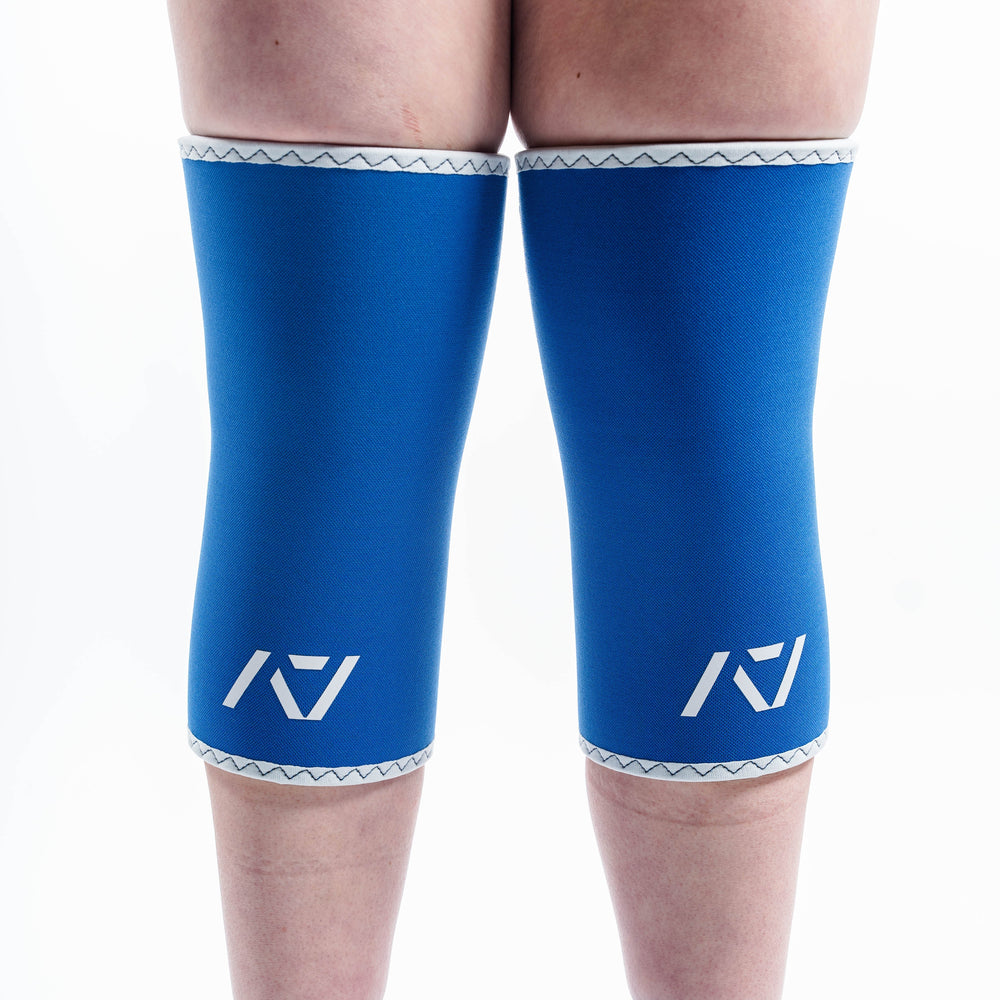 
                      
                        A7 IPF Approved Hourglass Knee Sleeves feature an hourglass-shaped centre taper fit to help provide knee compression while maintaining proper tightness around the calf and quad, offered in three stiffnesses (Flexi, Stiff and Rigor Mortis). Shop the full A7 Powerlifting IPF Approved Equipment collection. The IPF Approved Kit includes Powerlifting Singlet, A7 Meet Shirt, A7 Zebra Wrist Wraps and A7 Deadlift Socks. Genouill�res powerlifting shipping to France, Spain, Ireland, Germany, Italy, Sweden and EU.
                      
                    