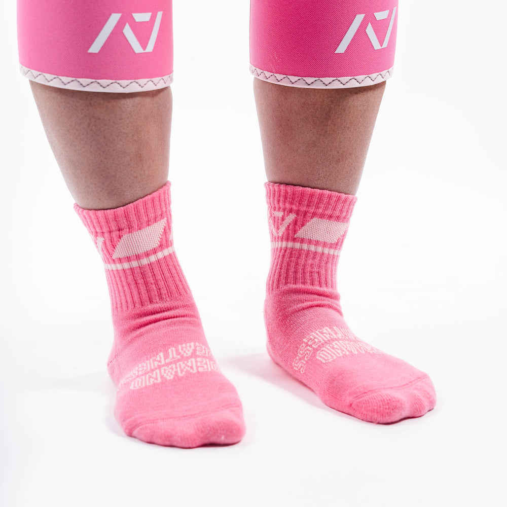 
                      
                        A7 Roseite Crew socks showcase pink logos and let your energy show on the platform, in your training or while out and about. The IPF Approved Night Light Meet Kit includes Powerlifting Singlet, A7 Meet Shirt, A7 Zebra Wrist Wraps, A7 Deadlift Socks, Hourglass Knee Sleeves (Stiff Knee Sleeves and Rigor Mortis Knee Sleeves). Genouill�res powerlifting shipping to France, Spain, Ireland, Germany, Italy, Sweden and EU.
                      
                    