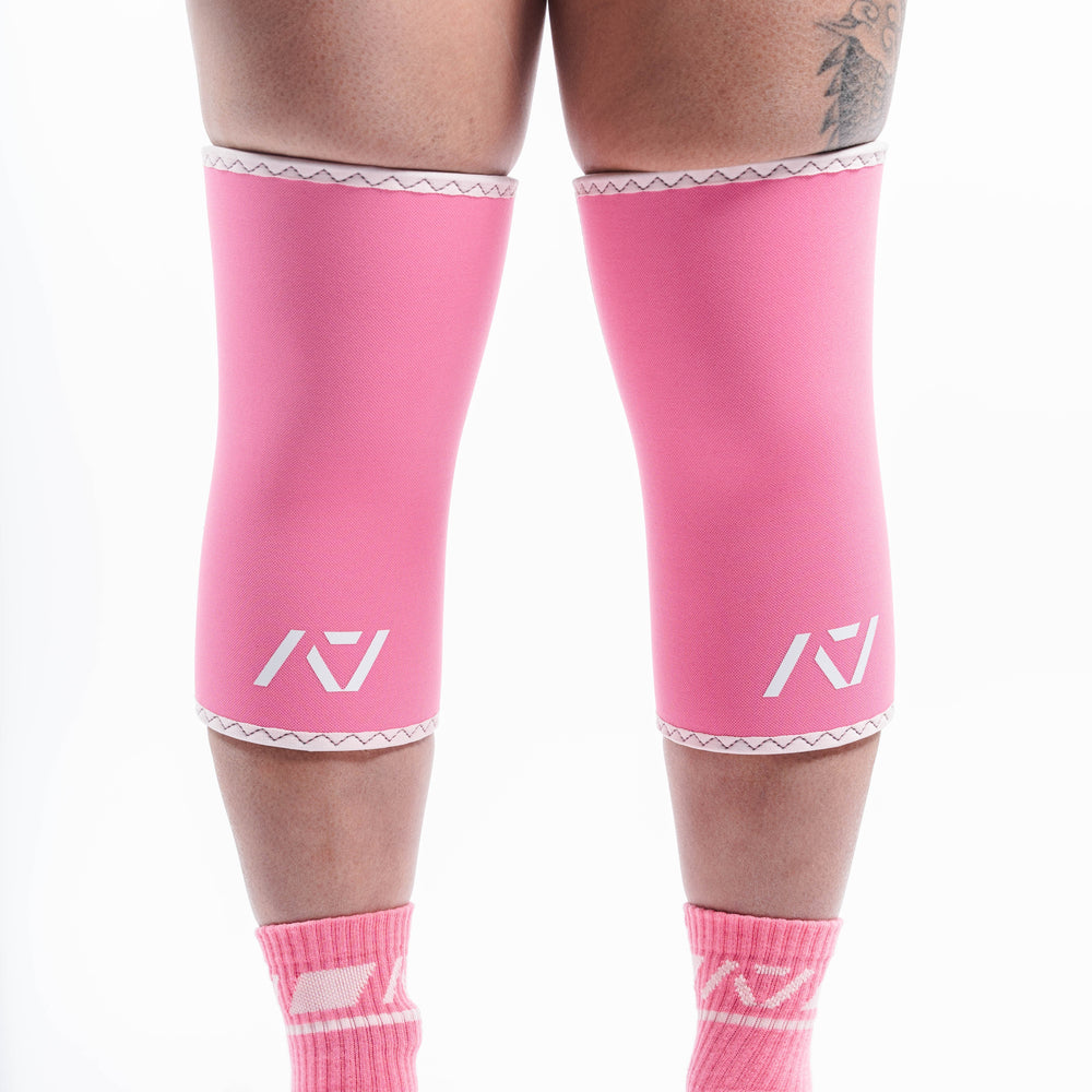 
                      
                        A7 IPF Approved Hourglass Knee Sleeves feature an hourglass-shaped centre taper fit to help provide knee compression while maintaining proper tightness around the calf and quad, offered in three stiffnesses (Flexi, Stiff and Rigor Mortis). Shop the full A7 Powerlifting IPF Approved Equipment collection. The IPF Approved Kit includes Powerlifting Singlet, A7 Meet Shirt, A7 Zebra Wrist Wraps and A7 Deadlift Socks. Genouill�res powerlifting shipping to France, Spain, Ireland, Germany, Italy, Sweden and EU.
                      
                    