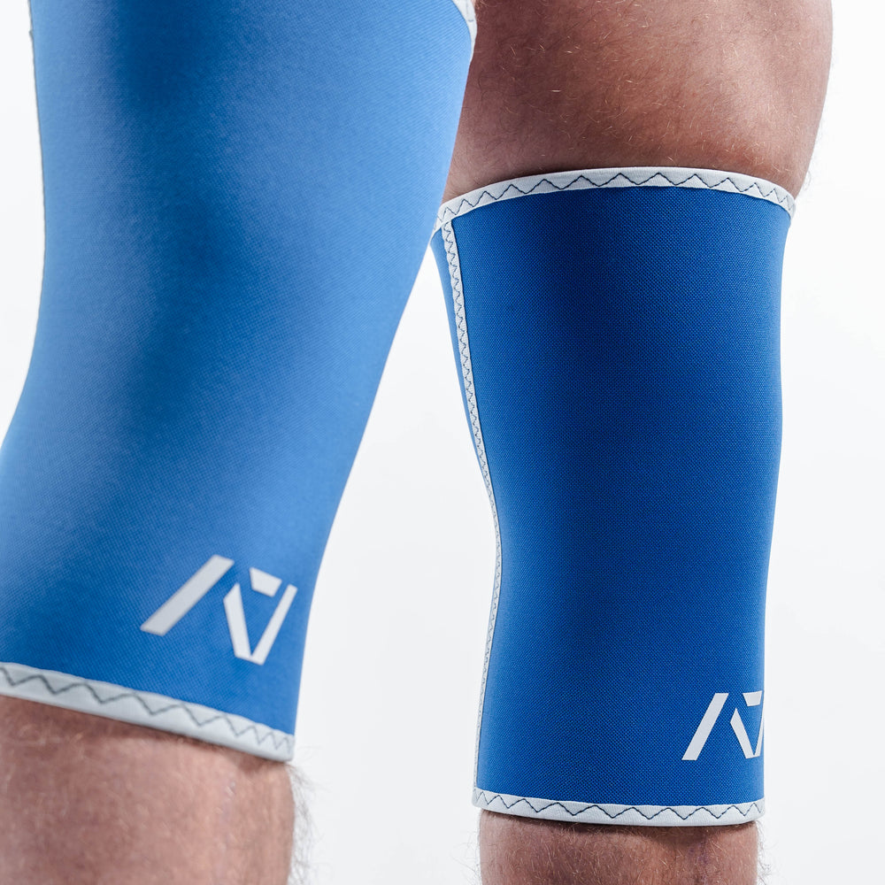 A7 IPF Approved Hourglass Knee Sleeves feature an hourglass-shaped centre taper fit to help provide knee compression while maintaining proper tightness around the calf and quad, offered in three stiffnesses (Flexi, Stiff and Rigor Mortis). Shop the full A7 Powerlifting IPF Approved Equipment collection. The IPF Approved Kit includes Powerlifting Singlet, A7 Meet Shirt, A7 Zebra Wrist Wraps and A7 Deadlift Socks. Genouill�res powerlifting shipping to France, Spain, Ireland, Germany, Italy, Sweden and EU.