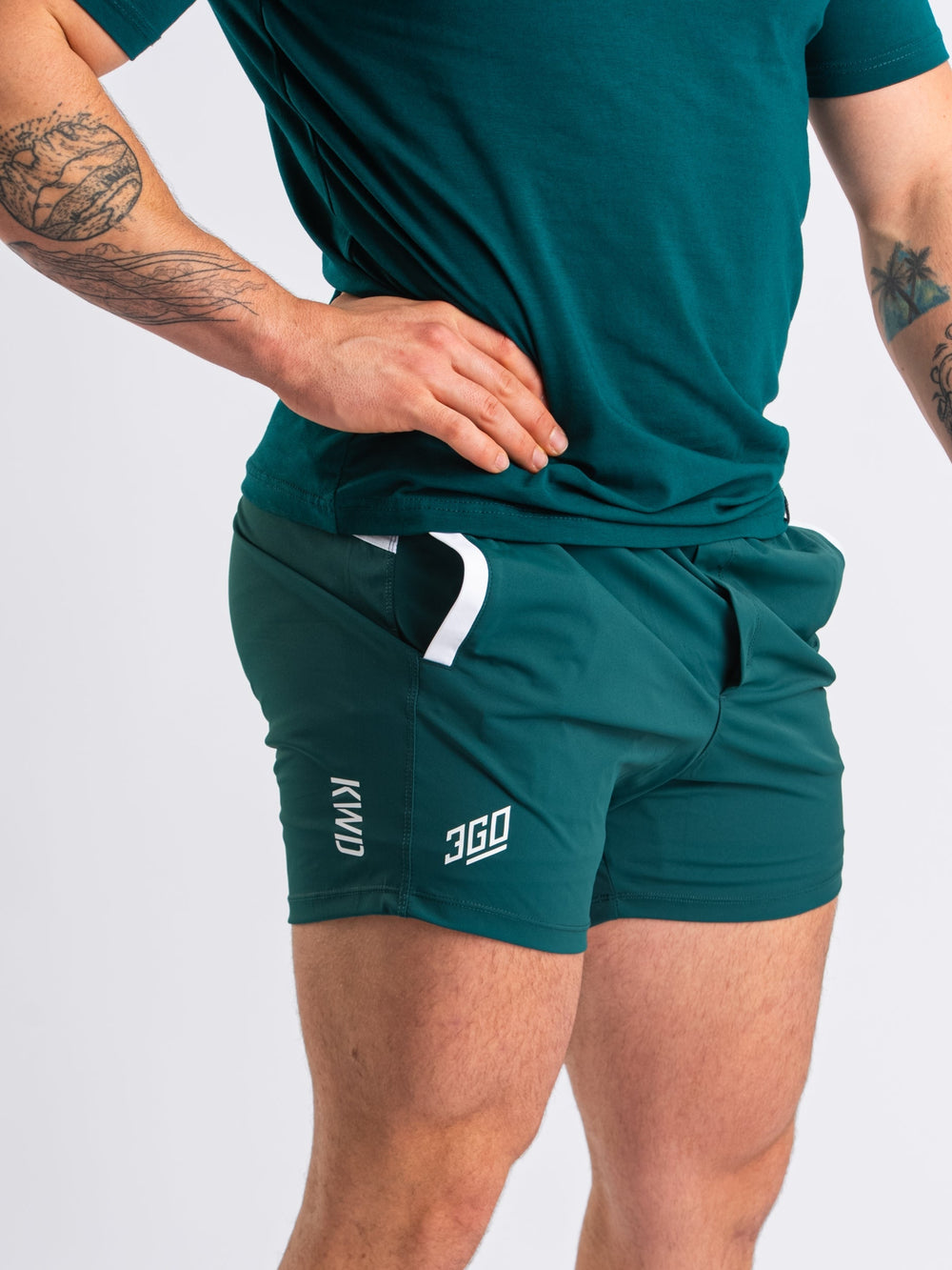 360GO was created to provide the flexibility for all movements in your training while offering comfort. These shorts offer 360 degrees of stretch in all angles and allow you to remain comfortable without limiting any movement in both training and life environments. Designed with a wide drawstring to easily adjust your waist without slipping. Purchase 360GO KWD Squat Shorts from A7 UK. Genouill�res powerlifting shipping to France, Spain, Ireland, Germany, Italy, Sweden and EU.