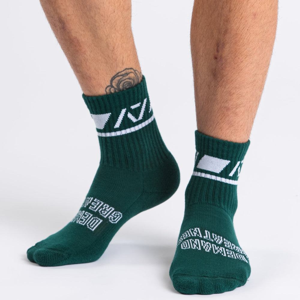 
                      
                        A7 Emerald Forás deadlift socks are designed specifically for pulls and keep your shins protected from scrapes. A7 deadlift socks are a perfect pair to wear in training or powerlifting competition. The A7 IPF Approved Kit includes Powerlifting Singlet, A7 Meet Shirt, A7 Zebra Wrist Wraps, A7 Deadlift Socks, Hourglass Knee Sleeves (Stiff Knee Sleeves and Rigor Mortis Knee Sleeves). Genouill�res powerlifting shipping to France, Spain, Ireland, Germany, Italy, Sweden and EU.
                      
                    