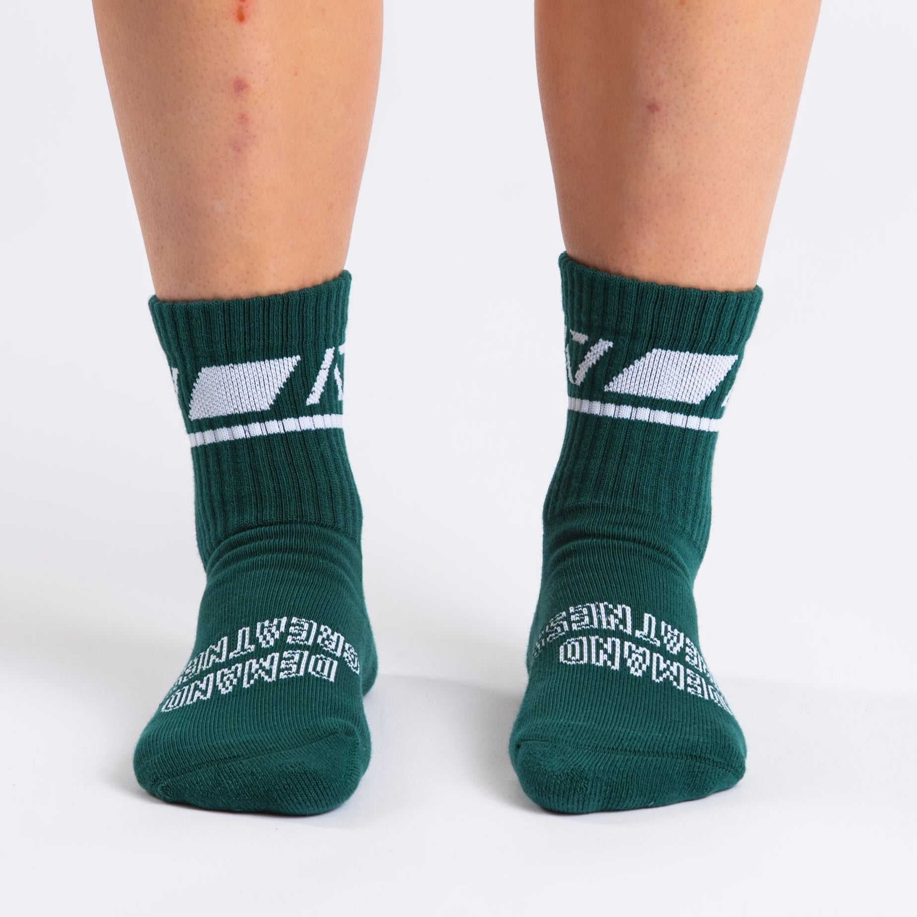 A7 Emerald Forás deadlift socks are designed specifically for pulls and keep your shins protected from scrapes. A7 deadlift socks are a perfect pair to wear in training or powerlifting competition. The A7 IPF Approved Kit includes Powerlifting Singlet, A7 Meet Shirt, A7 Zebra Wrist Wraps, A7 Deadlift Socks, Hourglass Knee Sleeves (Stiff Knee Sleeves and Rigor Mortis Knee Sleeves). Genouill�res powerlifting shipping to France, Spain, Ireland, Germany, Italy, Sweden and EU.