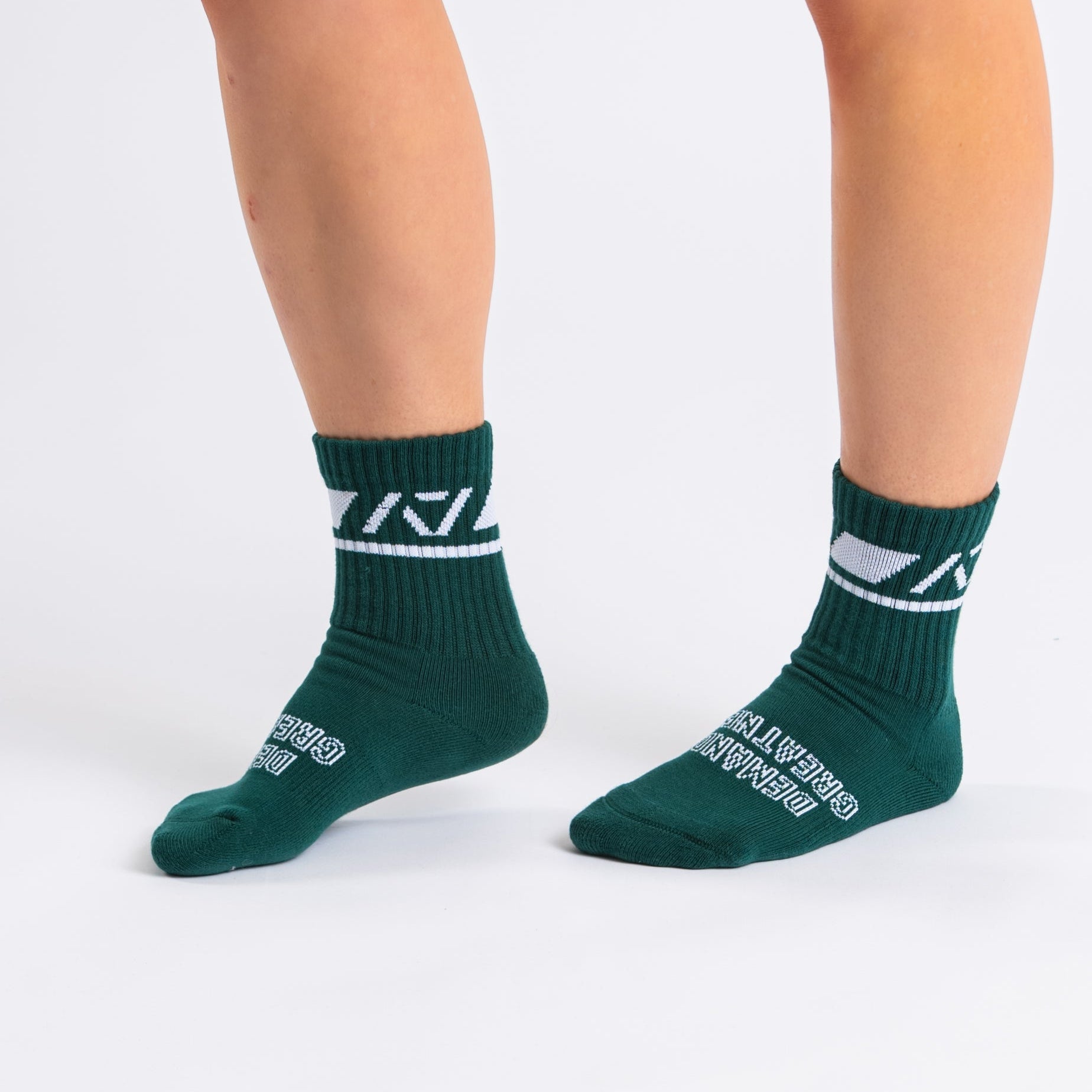 A7 Emerald Forás deadlift socks are designed specifically for pulls and keep your shins protected from scrapes. A7 deadlift socks are a perfect pair to wear in training or powerlifting competition. The A7 IPF Approved Kit includes Powerlifting Singlet, A7 Meet Shirt, A7 Zebra Wrist Wraps, A7 Deadlift Socks, Hourglass Knee Sleeves (Stiff Knee Sleeves and Rigor Mortis Knee Sleeves). Genouill�res powerlifting shipping to France, Spain, Ireland, Germany, Italy, Sweden and EU.