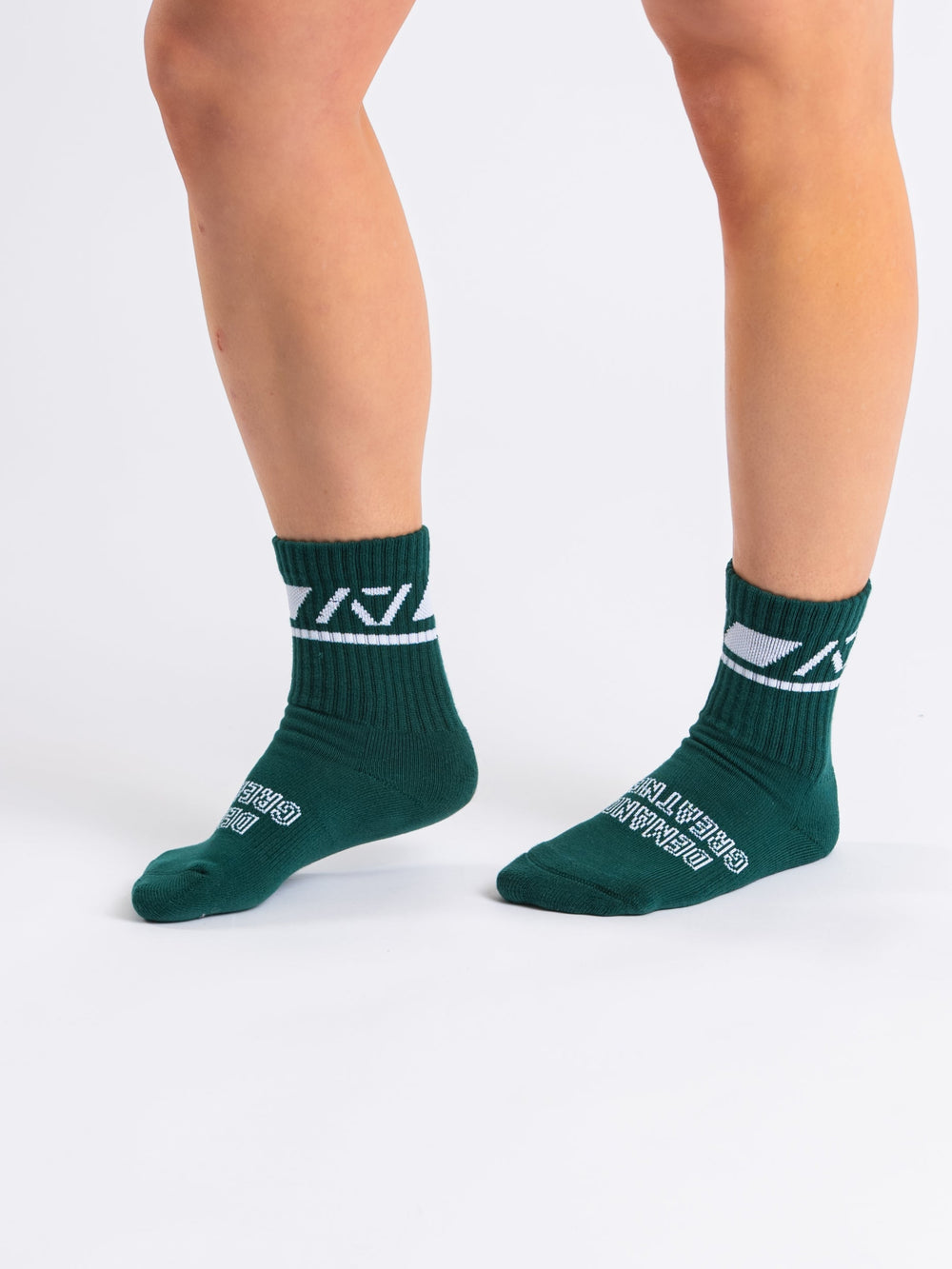 A7 Emerald Forás deadlift socks are designed specifically for pulls and keep your shins protected from scrapes. A7 deadlift socks are a perfect pair to wear in training or powerlifting competition. The A7 IPF Approved Kit includes Powerlifting Singlet, A7 Meet Shirt, A7 Zebra Wrist Wraps, A7 Deadlift Socks, Hourglass Knee Sleeves (Stiff Knee Sleeves and Rigor Mortis Knee Sleeves). Genouill�res powerlifting shipping to France, Spain, Ireland, Germany, Italy, Sweden and EU.