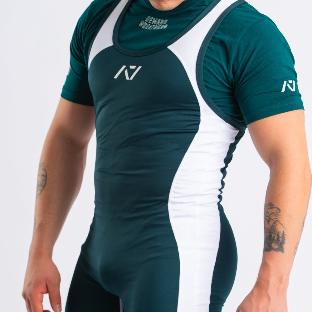 
                      
                        A7 IPF Approved Emerald Forás Luno singlet features extra lat mobility, side panel stitching to guide the squat depth level and curved panel design for a slimming look.  The IPF Approved Kit includes Luno Powerlifting Singlet, A7 Meet Shirt, A7 Zebra Wrist Wraps, A7 Deadlift Socks, Hourglass Knee Sleeves (Stiff Knee Sleeves and Rigor Mortis Knee Sleeves). Genouill�res powerlifting shipping to France, Spain, Ireland, Germany, Italy, Sweden and EU.
                      
                    