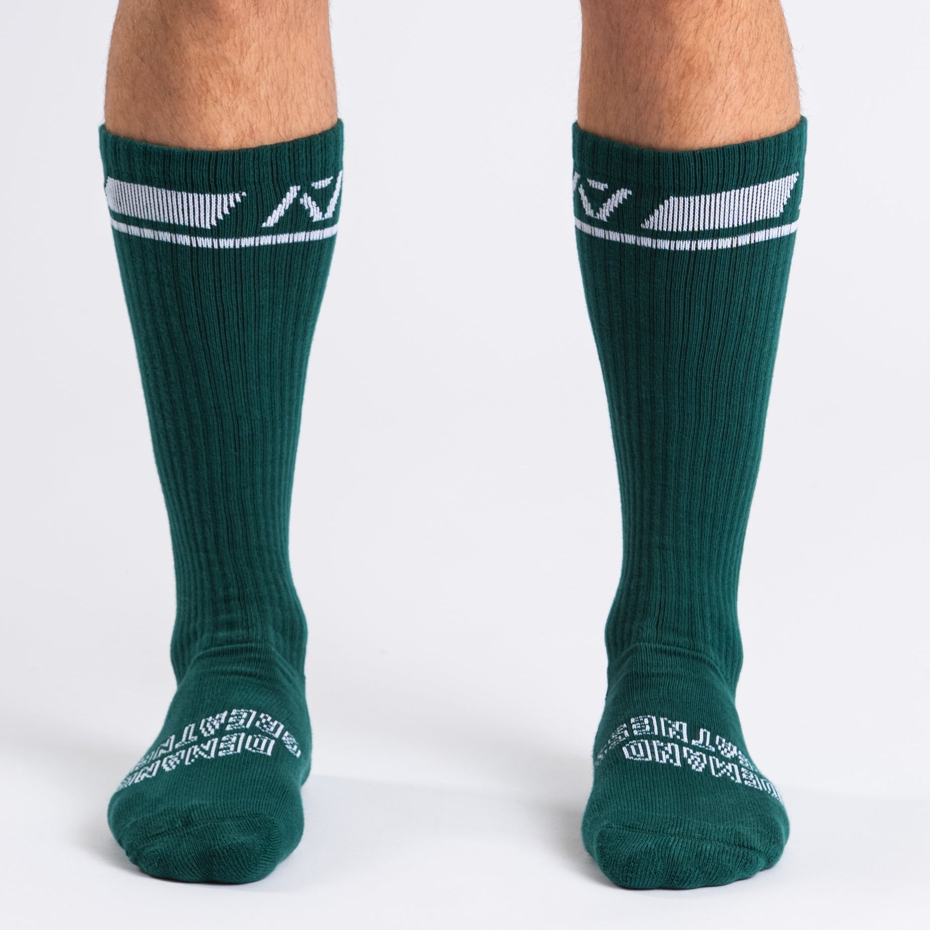 A7 Emerald Forás deadlift socks are designed specifically for pulls and keep your shins protected from scrapes. A7 deadlift socks are a perfect pair to wear in training or powerlifting competition. The A7 IPF Approved Kit includes Powerlifting Singlet, A7 Meet Shirt, A7 Zebra Wrist Wraps, A7 Deadlift Socks, Hourglass Knee Sleeves (Stiff Knee Sleeves and Rigor Mortis Knee Sleeves). Genouill�res powerlifting shipping to France, Spain, Ireland, Germany, Italy, Sweden and EU.