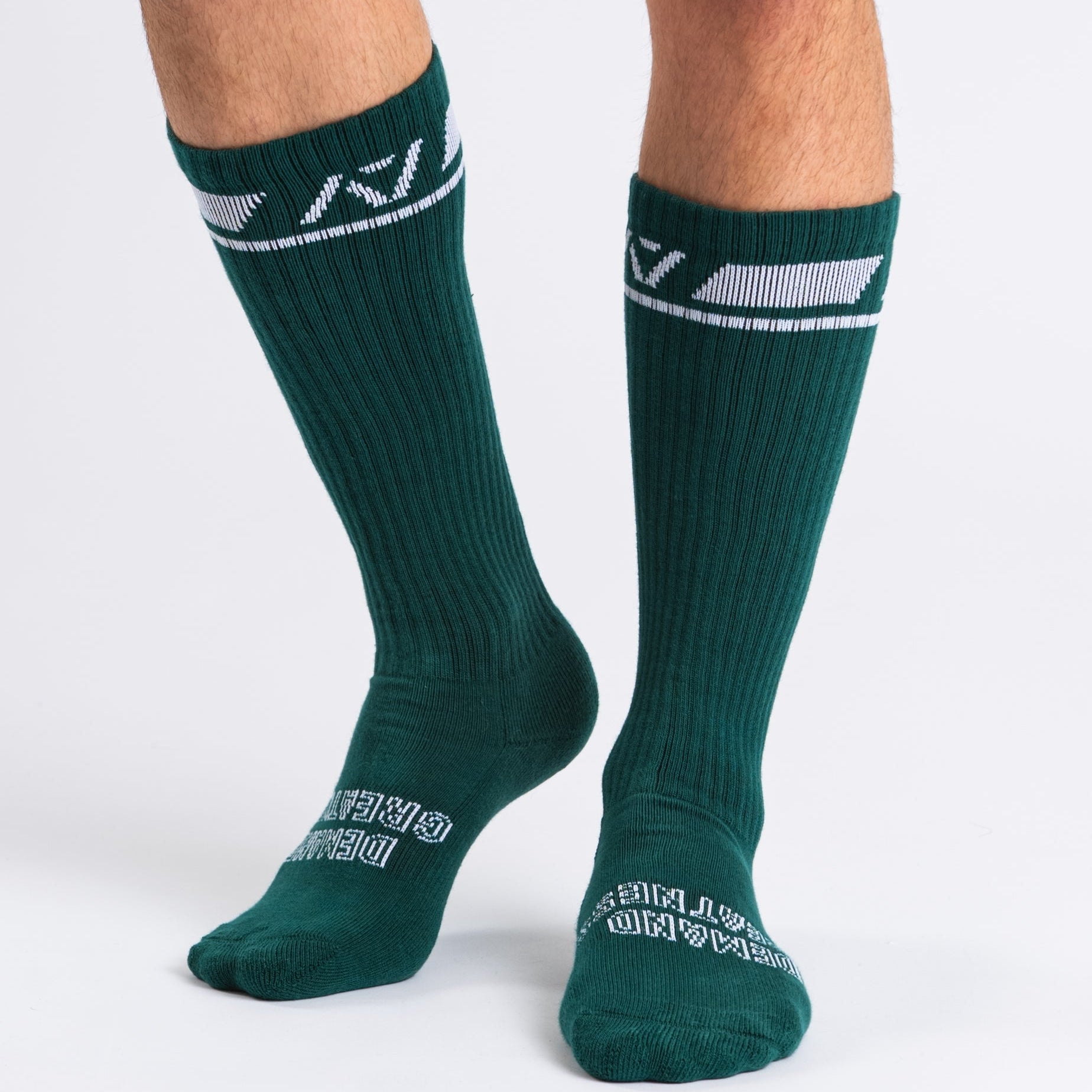 A7 Emerald Forás deadlift socks are designed specifically for pulls and keep your shins protected from scrapes. A7 deadlift socks are a perfect pair to wear in training or powerlifting competition. The A7 IPF Approved Kit includes Powerlifting Singlet, A7 Meet Shirt, A7 Zebra Wrist Wraps, A7 Deadlift Socks, Hourglass Knee Sleeves (Stiff Knee Sleeves and Rigor Mortis Knee Sleeves). Genouill�res powerlifting shipping to France, Spain, Ireland, Germany, Italy, Sweden and EU.