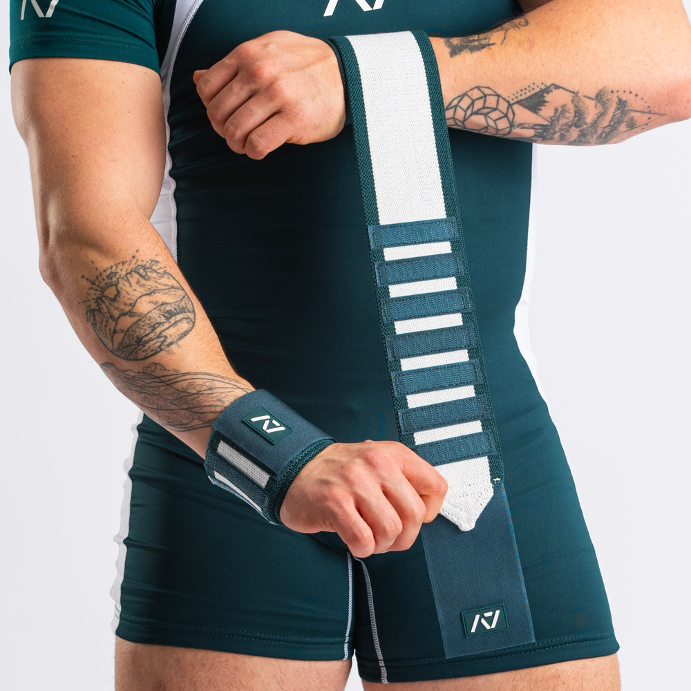 
                      
                        A7 IPF Approved Emerald Forás Luno singlet features extra lat mobility, side panel stitching to guide the squat depth level and curved panel design for a slimming look.  The IPF Approved Kit includes Luno Powerlifting Singlet, A7 Meet Shirt, A7 Zebra Wrist Wraps, A7 Deadlift Socks, Hourglass Knee Sleeves (Stiff Knee Sleeves and Rigor Mortis Knee Sleeves). Genouill�res powerlifting shipping to France, Spain, Ireland, Germany, Italy, Sweden and EU.
                      
                    