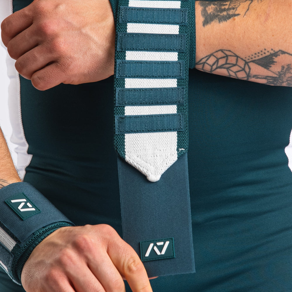 
                      
                        A7 IPF Approved Emerald Forás Luno singlet features extra lat mobility, side panel stitching to guide the squat depth level and curved panel design for a slimming look.  The IPF Approved Kit includes Luno Powerlifting Singlet, A7 Meet Shirt, A7 Zebra Wrist Wraps, A7 Deadlift Socks, Hourglass Knee Sleeves (Stiff Knee Sleeves and Rigor Mortis Knee Sleeves). Genouill�res powerlifting shipping to France, Spain, Ireland, Germany, Italy, Sweden and EU.
                      
                    