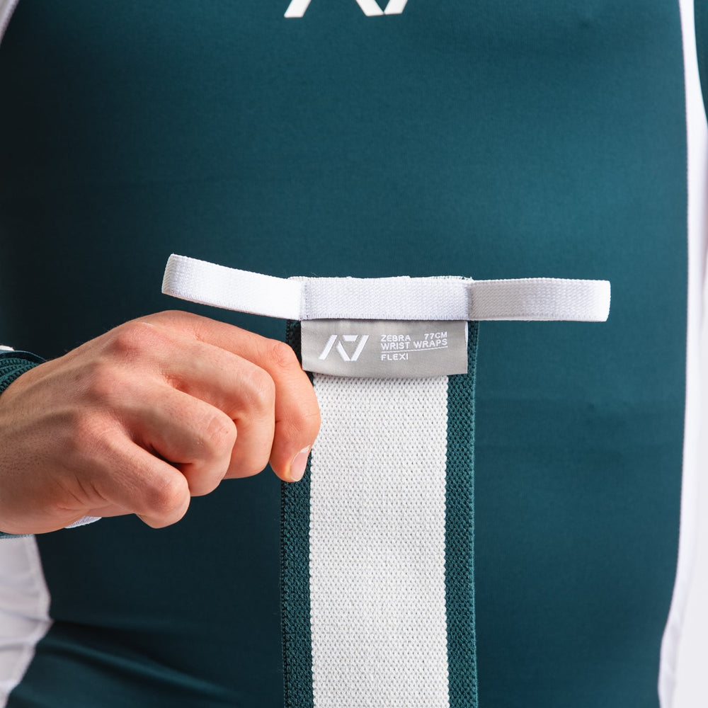 
                      
                        A7 IPF Approved Emerald Forás Luno singlet features extra lat mobility, side panel stitching to guide the squat depth level and curved panel design for a slimming look.  The IPF Approved Kit includes Luno Powerlifting Singlet, A7 Meet Shirt, A7 Zebra Wrist Wraps, A7 Deadlift Socks, Hourglass Knee Sleeves (Stiff Knee Sleeves and Rigor Mortis Knee Sleeves). Genouill�res powerlifting shipping to France, Spain, Ireland, Germany, Italy, Sweden and EU.
                      
                    