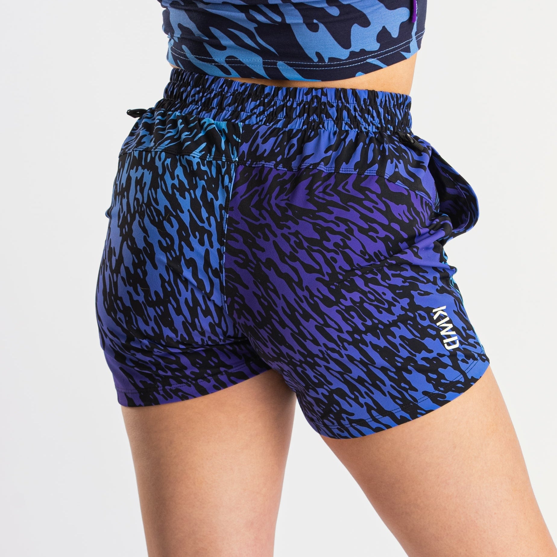 360GO was created to provide the flexibility for all movements in your training while offering comfort. These shorts offer 360 degrees of stretch in all angles and allow you to remain comfortable without limiting any movement in both training and life environments. Designed with a wide drawstring to easily adjust your waist without slipping. Purchase 360GO KWD Squat Shorts from A7 UK. Genouill�res powerlifting shipping to France, Spain, Ireland, Germany, Italy, Sweden and EU.