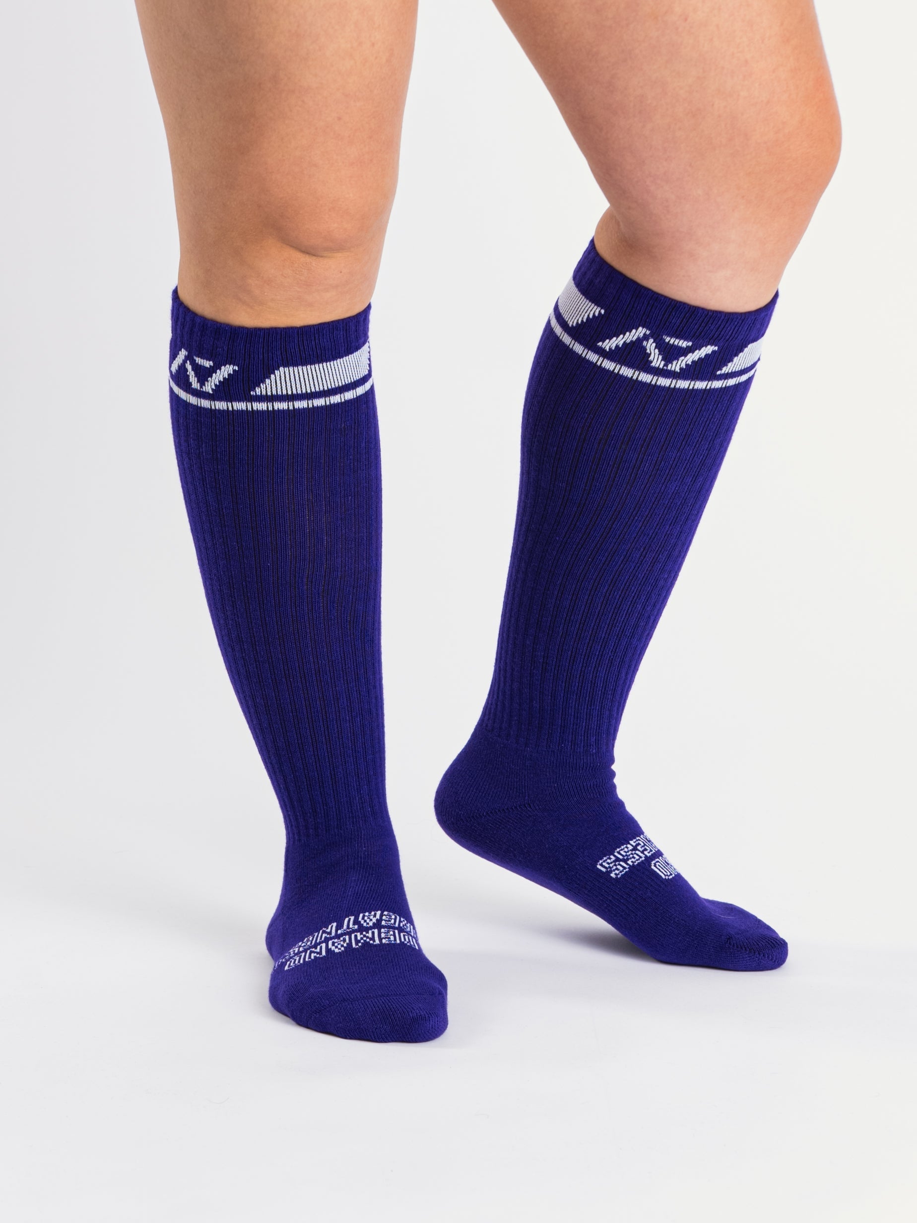 A7 Purple deadlift socks are designed specifically for pulls and keep your shins protected from scrapes. A7 deadlift socks are a perfect pair to wear in training or powerlifting competition. The A7 IPF Approved Kit includes Powerlifting Singlet, A7 Meet Shirt, A7 Zebra Wrist Wraps, A7 Deadlift Socks, Hourglass Knee Sleeves (Stiff Knee Sleeves and Rigor Mortis Knee Sleeves). Genouill�res powerlifting shipping to France, Spain, Ireland, Germany, Italy, Sweden and EU.