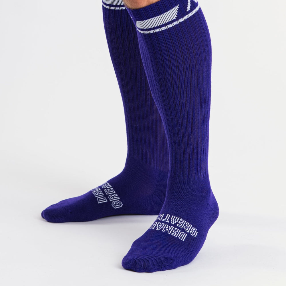 
                      
                        A7 Purple deadlift socks are designed specifically for pulls and keep your shins protected from scrapes. A7 deadlift socks are a perfect pair to wear in training or powerlifting competition. The A7 IPF Approved Kit includes Powerlifting Singlet, A7 Meet Shirt, A7 Zebra Wrist Wraps, A7 Deadlift Socks, Hourglass Knee Sleeves (Stiff Knee Sleeves and Rigor Mortis Knee Sleeves). Genouill�res powerlifting shipping to France, Spain, Ireland, Germany, Italy, Sweden and EU.
                      
                    