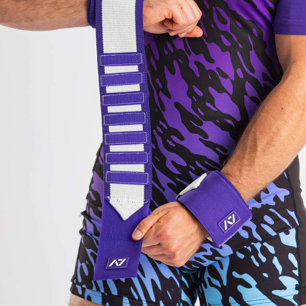 A7 IPF Approved Zebra Wraps feature strips of velcro on the wraps, allowing Zebra Wraps to conform fully to your unique preference of tightness. 3 lengths and 4 stiffnesses (Flexi, Mids, Stiff, and Rigor Mortis). The IPF Approved Kit includes Powerlifting Singlet, A7 Meet Shirt, A7 Zebra Wrist Wraps, A7 Deadlift Socks, Hourglass Knee Sleeves (Stiff Knee Sleeves and Rigor Mortis Knee Sleeves). Genouill�res powerlifting shipping to France, Spain, Ireland, Germany, Italy, Sweden and EU.