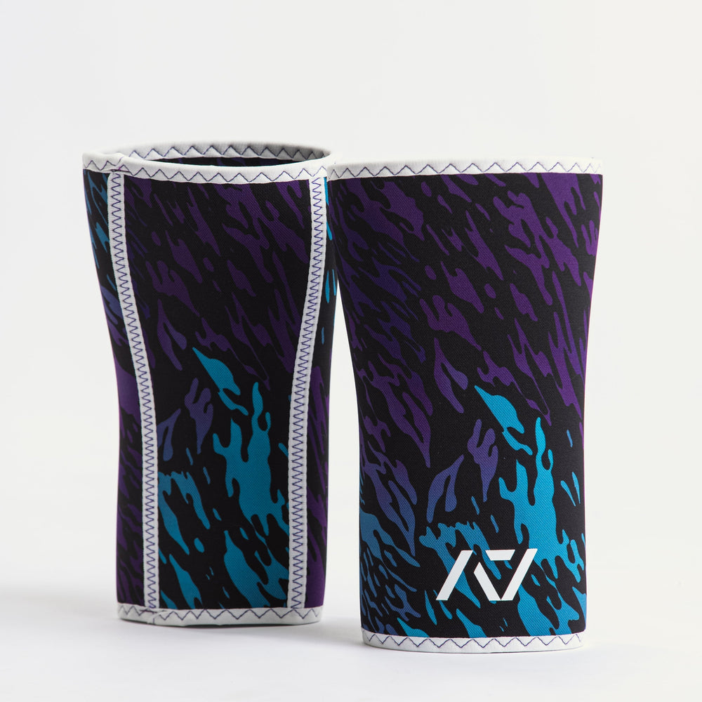 
                      
                        A7 IPF Approved Hourglass Knee Sleeves feature an hourglass-shaped centre taper fit to help provide knee compression while maintaining proper tightness around the calf and quad, offered in three stiffnesses (Flexi, Stiff and Rigor Mortis). Shop the full A7 Powerlifting IPF Approved Equipment collection. The IPF Approved Kit includes Powerlifting Singlet, A7 Meet Shirt, A7 Zebra Wrist Wraps and A7 Deadlift Socks. Genouill�res powerlifting shipping to France, Spain, Ireland, Germany, Italy, Sweden and EU.
                      
                    