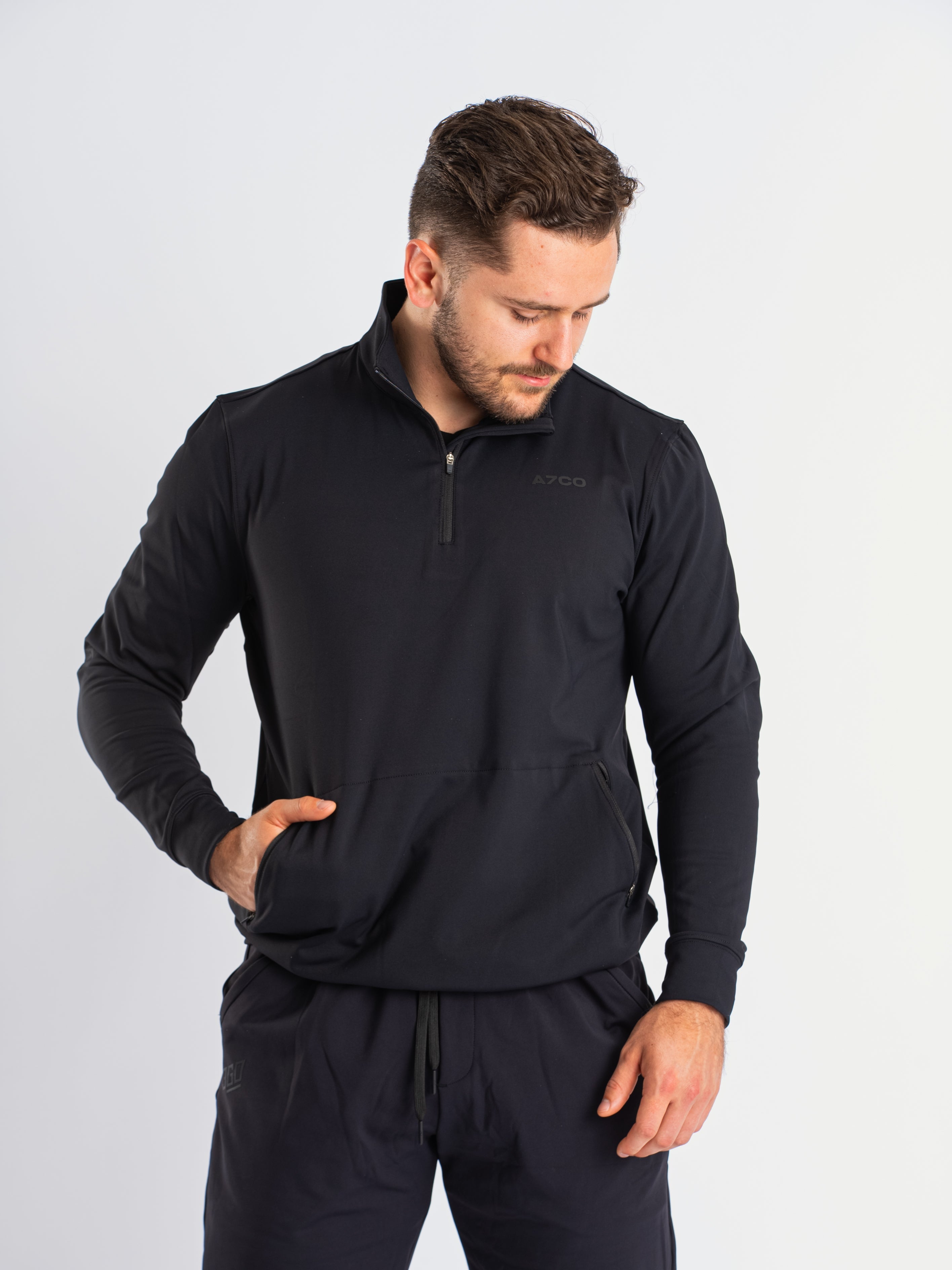 Cobra Quarter Zip Jacket offers unmatched comfort, and style for all strength athletes. The moisture-wicking fabric keeps you dry and comfortable in and out the gym. Featuring a quarter zip cut with durable YKK zippers, this jacket is built for both functionality and style. Designed with a unisex fit, it pairs perfectly with our matching Cobra 360Go 1Z Joggers and Shorts. Genouill�res powerlifting shipping to France, Spain, Ireland, Germany, Italy, Sweden and EU.