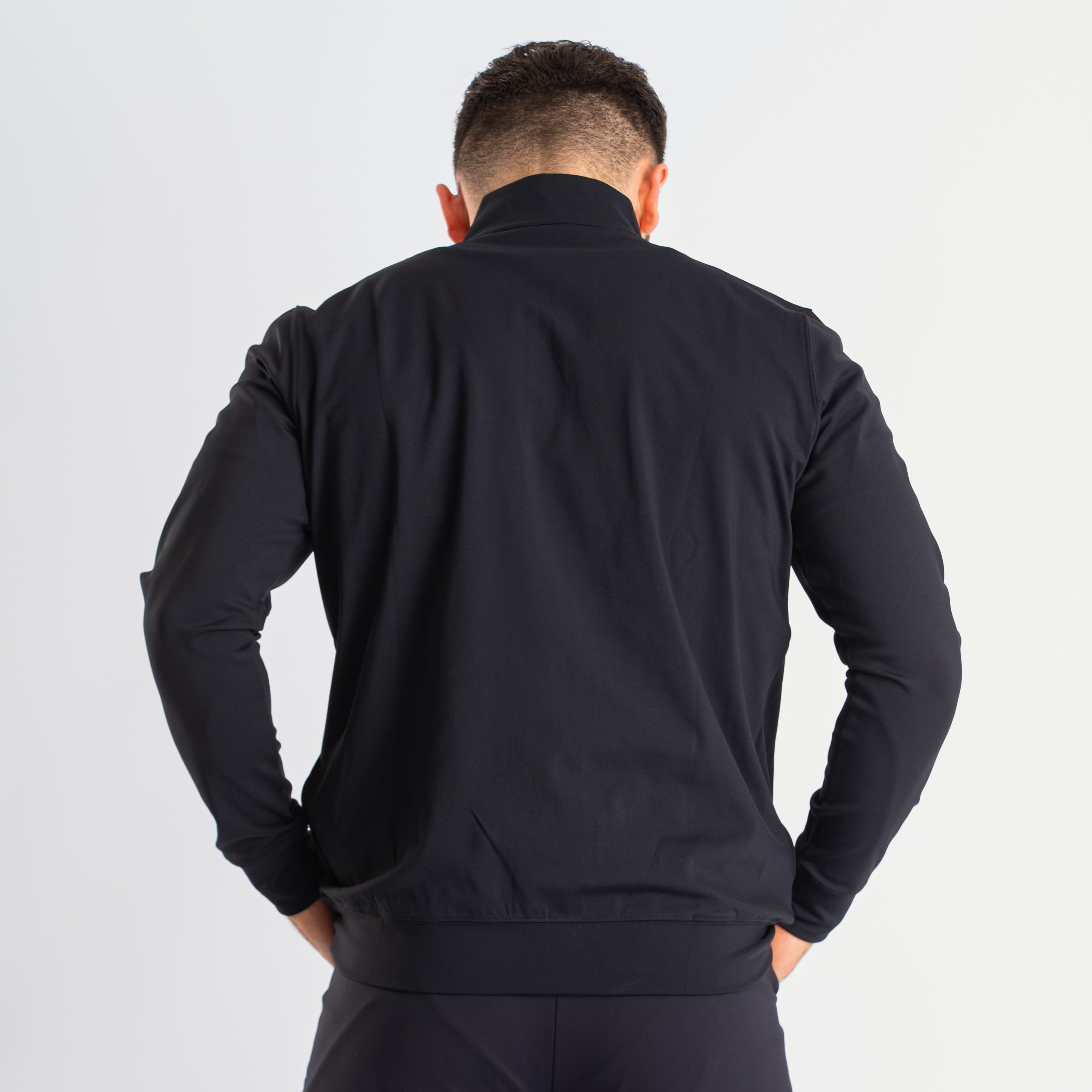 Cobra Quarter Zip Jacket offers unmatched comfort, and style for all strength athletes. The moisture-wicking fabric keeps you dry and comfortable in and out the gym. Featuring a quarter zip cut with durable YKK zippers, this jacket is built for both functionality and style. Designed with a unisex fit, it pairs perfectly with our matching Cobra 360Go 1Z Joggers and Shorts. Genouill�res powerlifting shipping to France, Spain, Ireland, Germany, Italy, Sweden and EU.