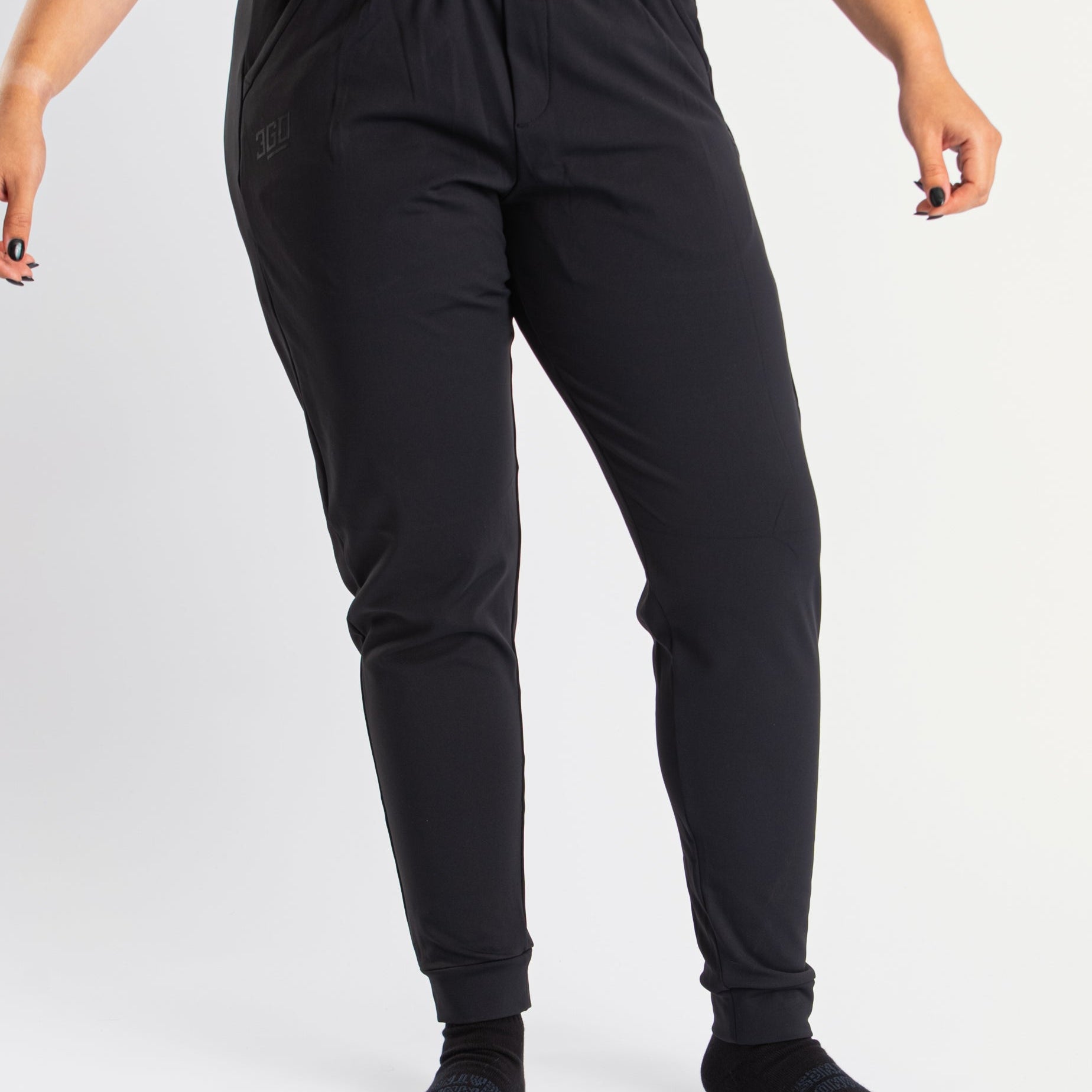 The Cobra 360Go 1Z Joggers, are designed for ultimate comfort and flexibility. Made with 360-degree stretch fabric, these joggers provide complete freedom of movement, perfect for strength training, and everyday wear. The built-in super-soft performance liner adds an extra layer of comfort, while the soft fleece inner feel ensures warmth and coziness. Designed with a unisex fit, it pairs perfectly with our matching Cobra Quarter Zip Jacket. 