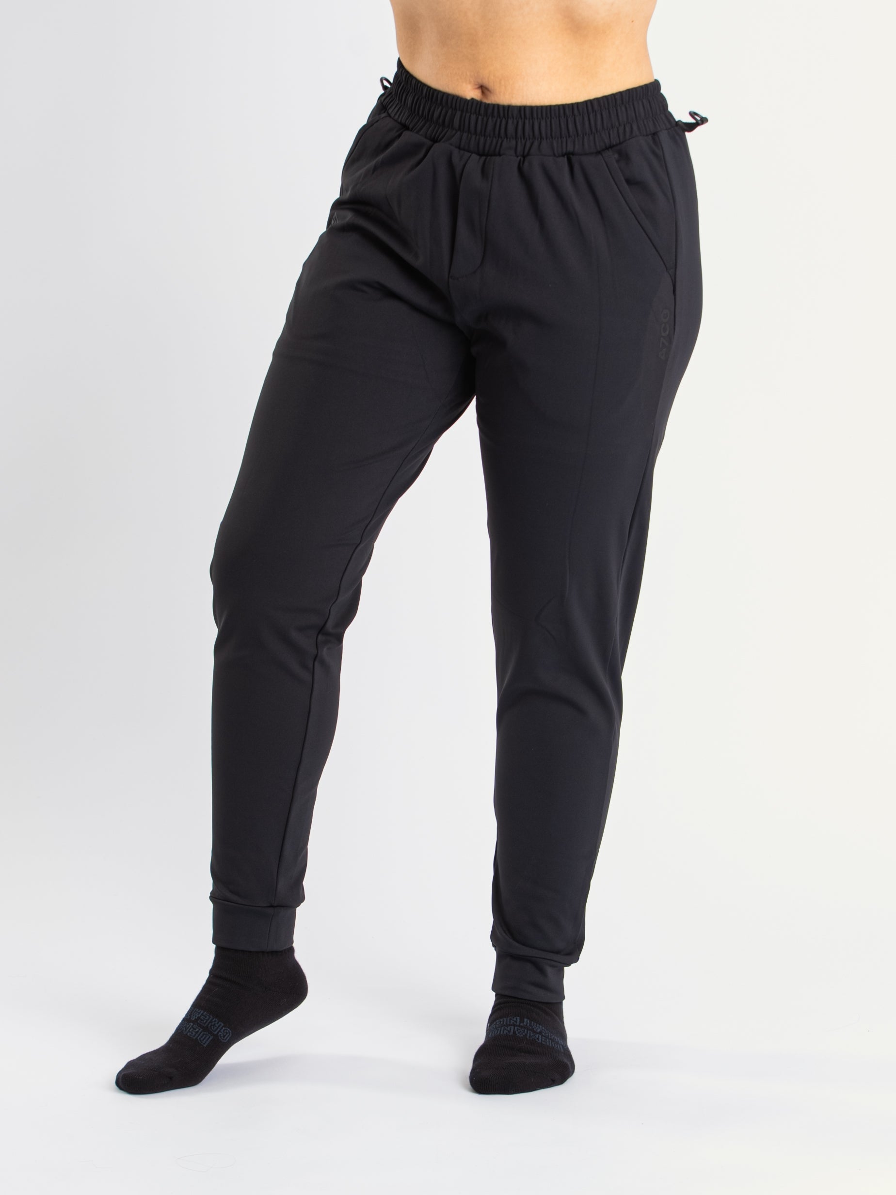 The Cobra 360Go 1Z Joggers, are designed for ultimate comfort and flexibility. Made with 360-degree stretch fabric, these joggers provide complete freedom of movement, perfect for strength training, and everyday wear. The built-in super-soft performance liner adds an extra layer of comfort, while the soft fleece inner feel ensures warmth and coziness. Designed with a unisex fit, it pairs perfectly with our matching Cobra Quarter Zip Jacket. 
