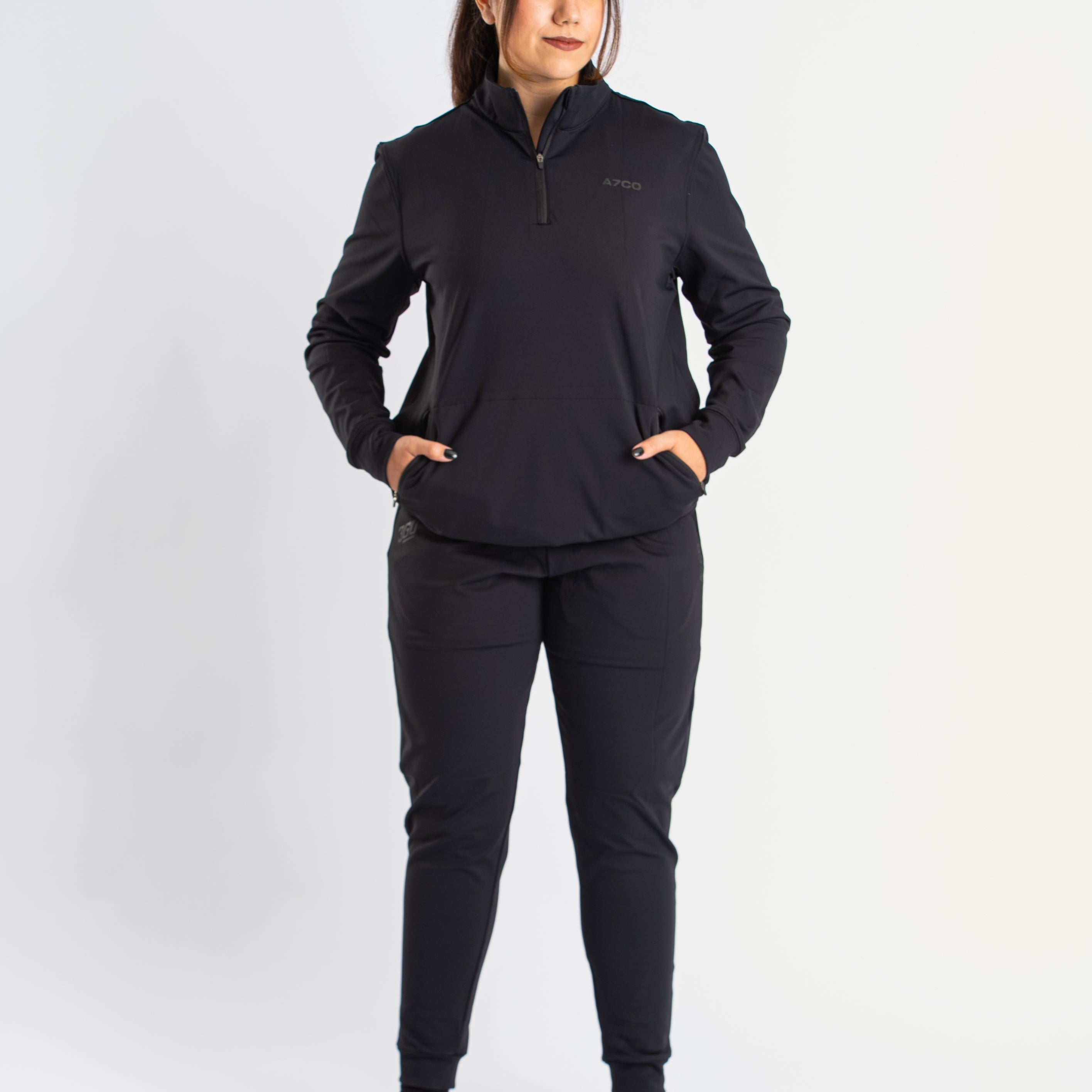 Cobra Quarter Zip Jacket offers unmatched comfort, and style for all strength athletes. The moisture-wicking fabric keeps you dry and comfortable in and out the gym. Featuring a quarter zip cut with durable YKK zippers, this jacket is built for both functionality and style. Designed with a unisex fit, it pairs perfectly with our matching Cobra 360Go 1Z Joggers and Shorts. Genouill�res powerlifting shipping to France, Spain, Ireland, Germany, Italy, Sweden and EU.