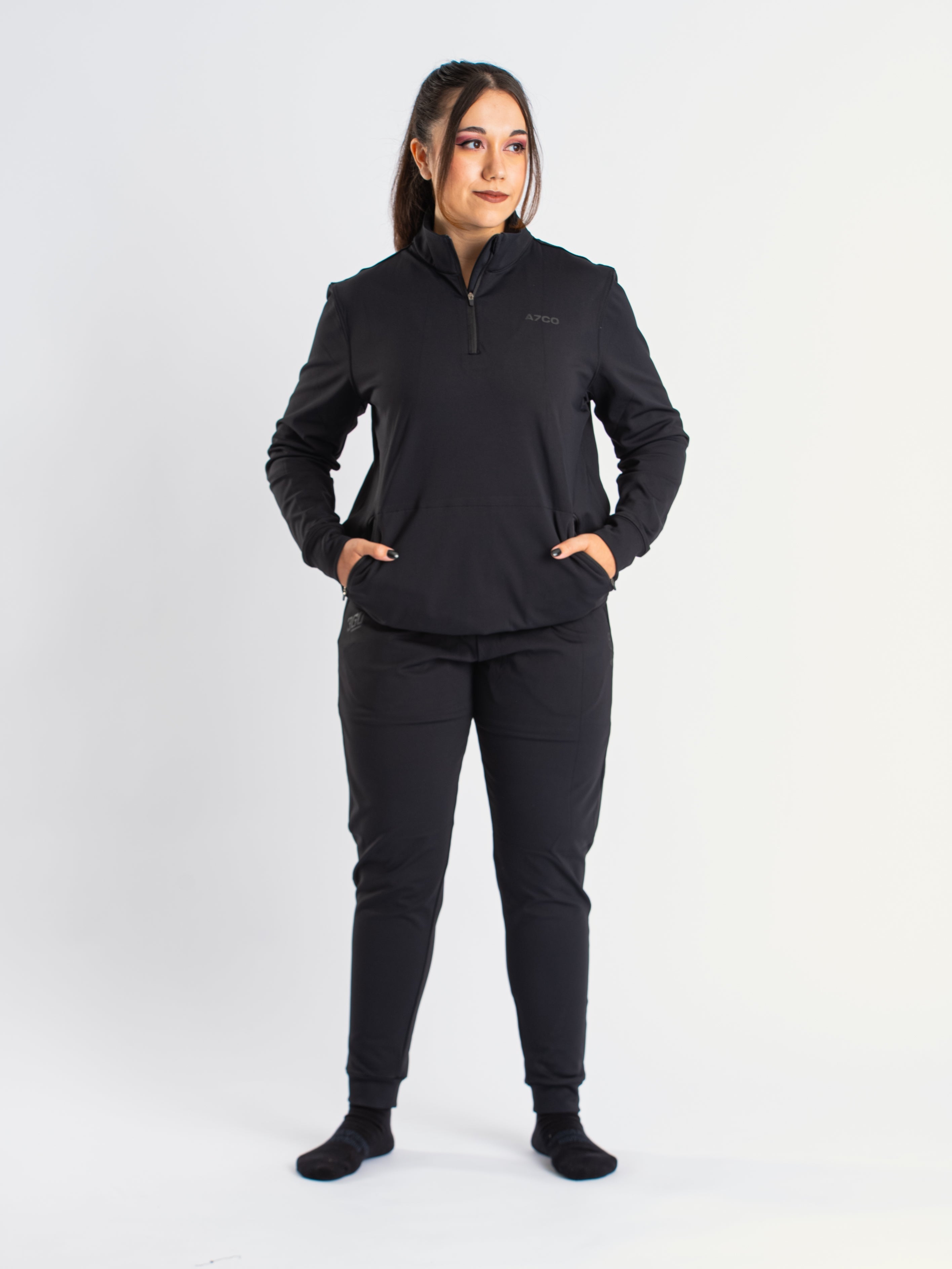 Cobra Quarter Zip Jacket offers unmatched comfort, and style for all strength athletes. The moisture-wicking fabric keeps you dry and comfortable in and out the gym. Featuring a quarter zip cut with durable YKK zippers, this jacket is built for both functionality and style. Designed with a unisex fit, it pairs perfectly with our matching Cobra 360Go 1Z Joggers and Shorts. Genouill�res powerlifting shipping to France, Spain, Ireland, Germany, Italy, Sweden and EU.