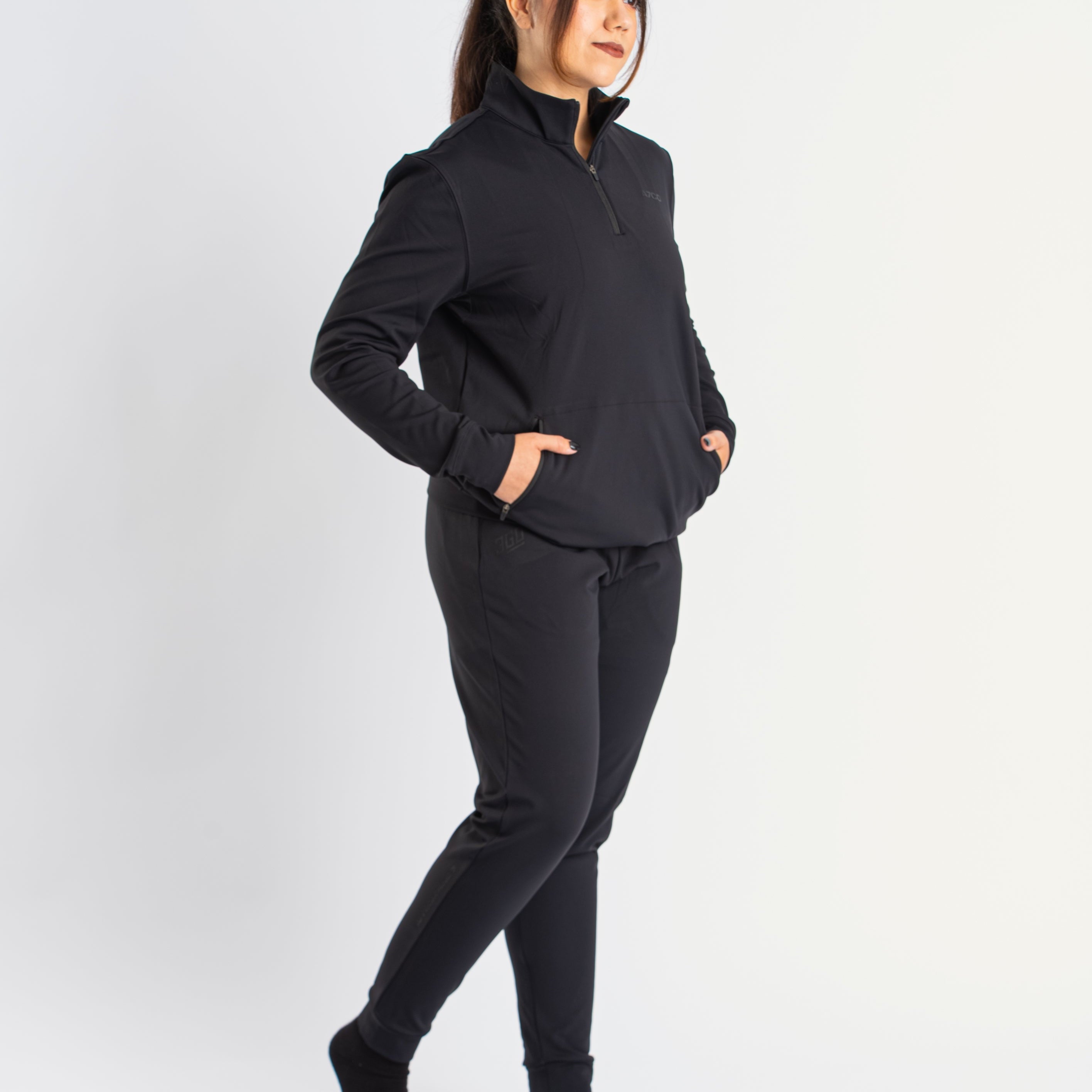 Cobra Quarter Zip Jacket offers unmatched comfort, and style for all strength athletes. The moisture-wicking fabric keeps you dry and comfortable in and out the gym. Featuring a quarter zip cut with durable YKK zippers, this jacket is built for both functionality and style. Designed with a unisex fit, it pairs perfectly with our matching Cobra 360Go 1Z Joggers and Shorts. Genouill�res powerlifting shipping to France, Spain, Ireland, Germany, Italy, Sweden and EU.