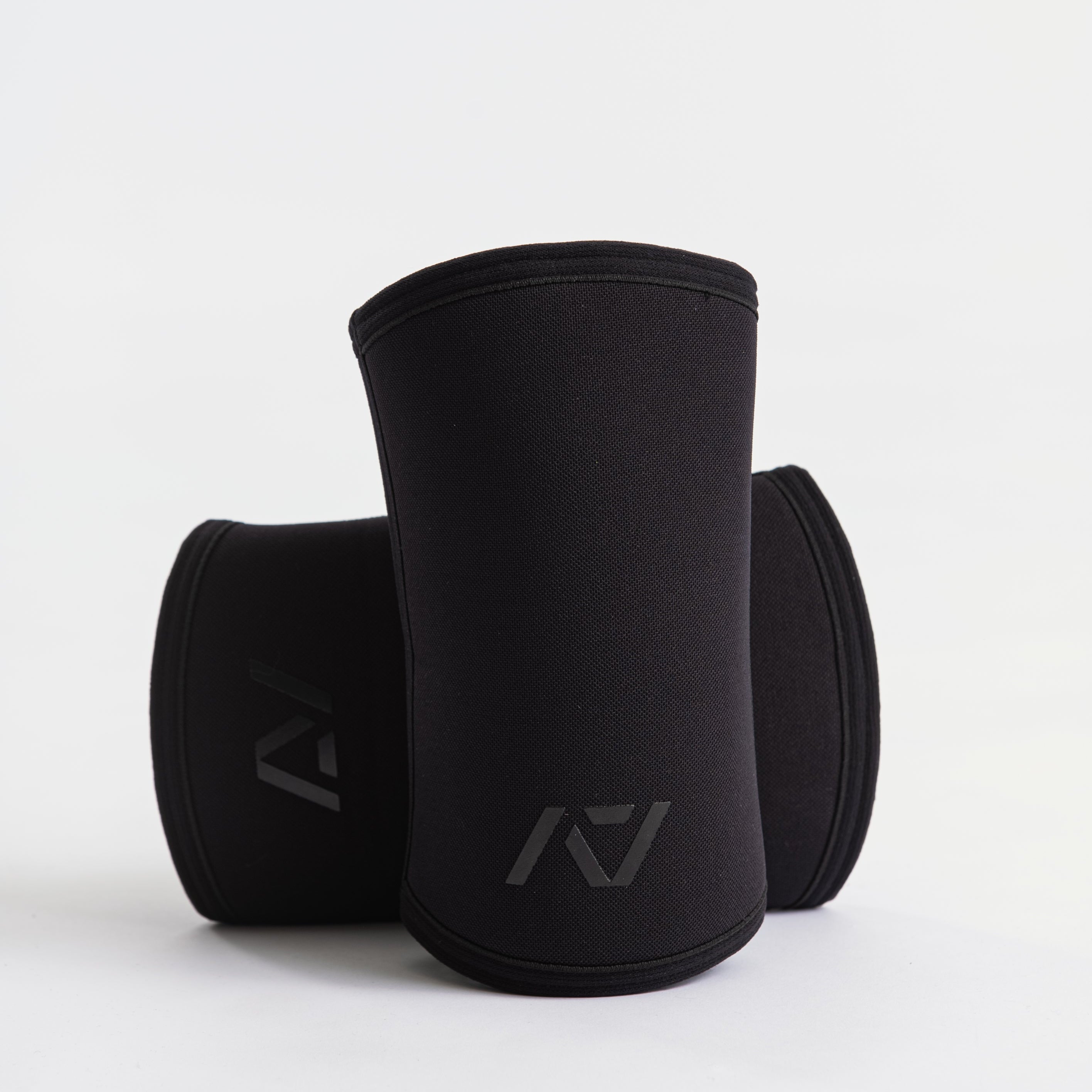 A7 Elbow Sleeves offer you even more support than before with the new and improved neoprene that we use in our Hourglass Knee Sleeves. These elbow sleeves provide support to the elbow joint, whilst allowing full range of motion. Genouill�res powerlifting shipping to France, Spain, Ireland, Germany, Italy, Sweden and EU.