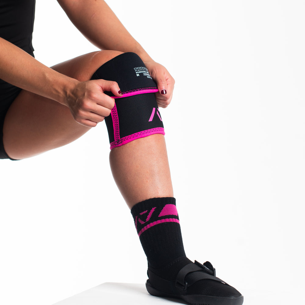 
                      
                        A7 IPF Approved Hourglass Knee Sleeves feature an hourglass-shaped taper fit to provide knee compression while maintaining proper tightness around the calf and quad, offered in three stiffnesses (Flexi, Stiff and Rigor Mortis). The IPF Approved Kit includes Powerlifting Singlet, A7 Meet Shirt, A7 Zebra Wrist Wraps, A7 Deadlift Socks, Hourglass Knee, IPF Approved PAL Lever. Genouillères powerlifting shipping to France, Spain, Ireland, Germany, Italy, Sweden and EU.
                      
                    