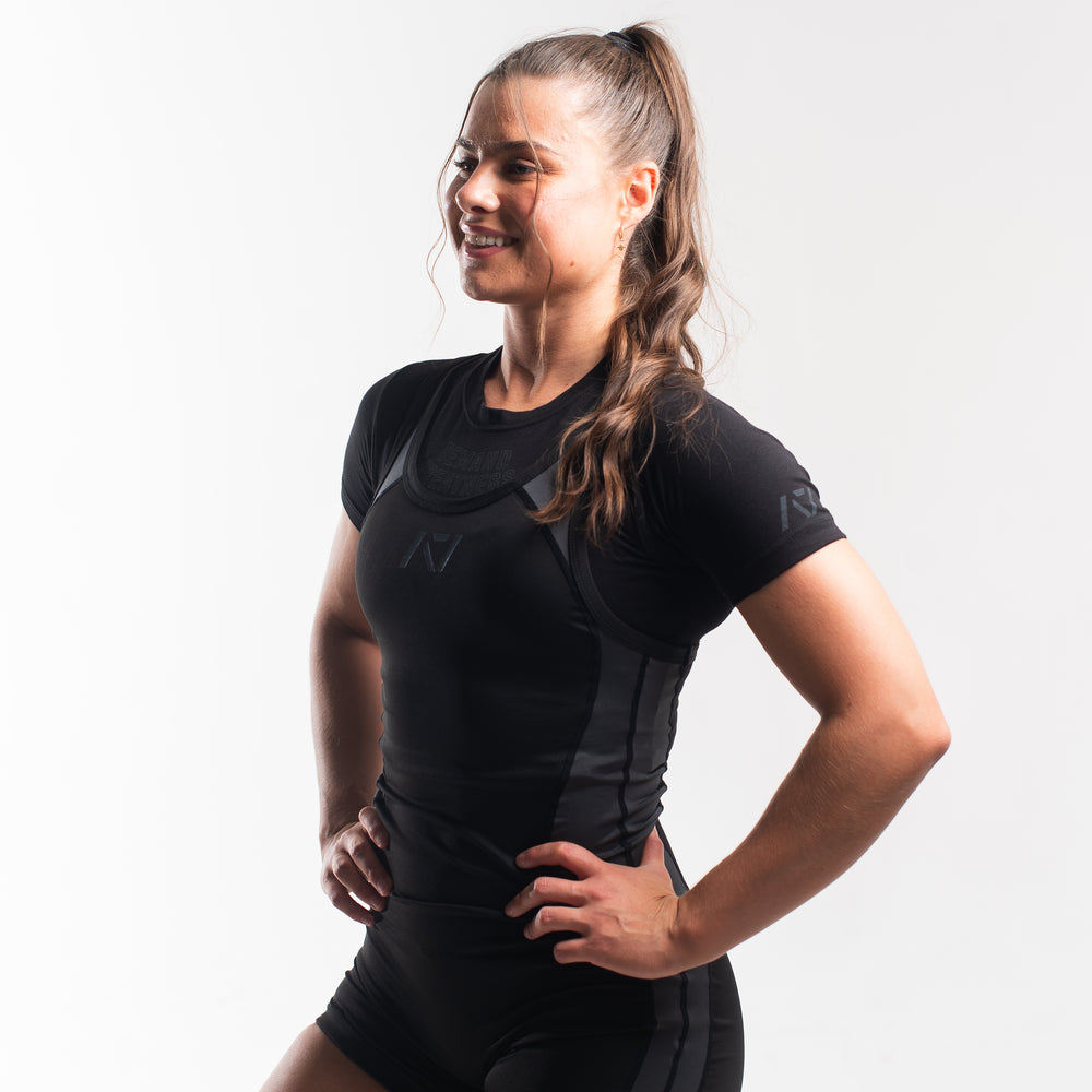 
                      
                        A7 IPF Approved Shadow Stone Luno singlet with extra lat mobility, side panel stitching to guide the squat depth level and curved panel design for a slimming look. The Women's singlet features a tapered waist and additional quad room. The IPF Approved Kit includes Powerlifting Singlet, A7 Meet Shirt, A7 Zebra Wrist Wraps, A7 Deadlift Socks, Hourglass Knee Sleeves (Stiff Knee Sleeves and Rigor Mortis Knee Sleeves). Genouillères powerlifting shipping to France, Spain, Ireland, Germany, Italy, Sweden and EU.
                      
                    