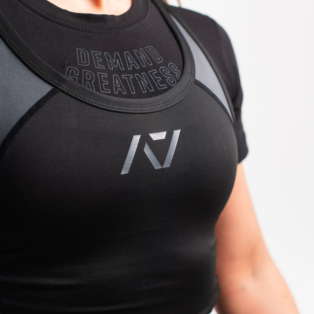 
                      
                        A7 IPF Approved Shadow Stone Luno singlet with extra lat mobility, side panel stitching to guide the squat depth level and curved panel design for a slimming look. The Women's singlet features a tapered waist and additional quad room. The IPF Approved Kit includes Powerlifting Singlet, A7 Meet Shirt, A7 Zebra Wrist Wraps, A7 Deadlift Socks, Hourglass Knee Sleeves (Stiff Knee Sleeves and Rigor Mortis Knee Sleeves). Genouillères powerlifting shipping to France, Spain, Ireland, Germany, Italy, Sweden and EU.
                      
                    