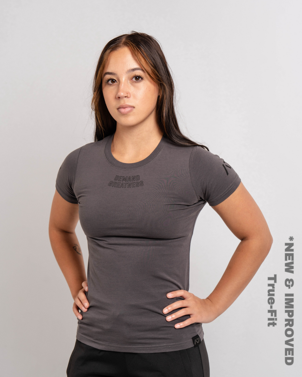 Demand Greatness True-Fit Shadow Stone Grey is our new meet shirt design highlighting Demand Greatness to showcase your impact on the platform. The Shirt is IPF Approved. Shop the full A7 Powerlifting IPF Approved Equipment collection. The IPF Approved Kit includes Powerlifting Singlet, A7 Meet Shirt, A7 Zebra Wrist Wraps, A7 Deadlift Socks, Hourglass Knee Sleeves (Stiff & Rigor Mortis Sleeves). Genouill�res powerlifting shipping to France, Spain, Ireland, Germany, Italy, Sweden and EU.