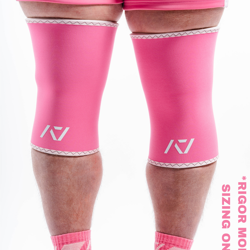 A7 IPF Approved Hourglass Knee Sleeves feature an hourglass-shaped centre taper fit to help provide knee compression while maintaining proper tightness around the calf and quad, offered in three stiffnesses (Flexi, Stiff and Rigor Mortis). Shop the full A7 Powerlifting IPF Approved Equipment collection. The IPF Approved Kit includes Powerlifting Singlet, A7 Meet Shirt, A7 Zebra Wrist Wraps and A7 Deadlift Socks. Genouill�res powerlifting shipping to France, Spain, Ireland, Germany, Italy, Sweden and EU.