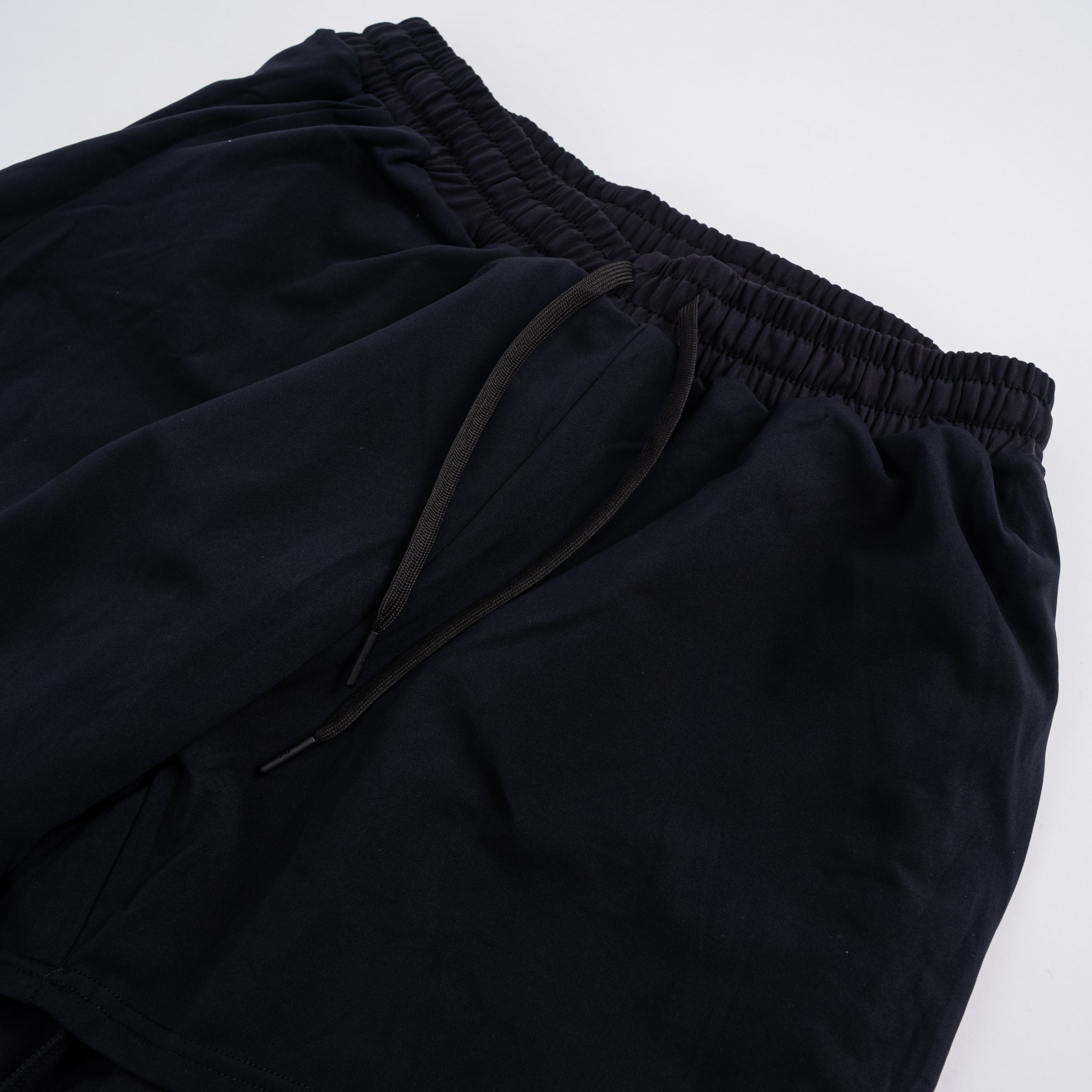 The Cobra 360Go 1Z Joggers, are designed for ultimate comfort and flexibility. Made with 360-degree stretch fabric, these joggers provide complete freedom of movement, perfect for strength training, and everyday wear. The built-in super-soft performance liner adds an extra layer of comfort, while the soft fleece inner feel ensures warmth and coziness. Designed with a unisex fit, it pairs perfectly with our matching Cobra Quarter Zip Jacket. 