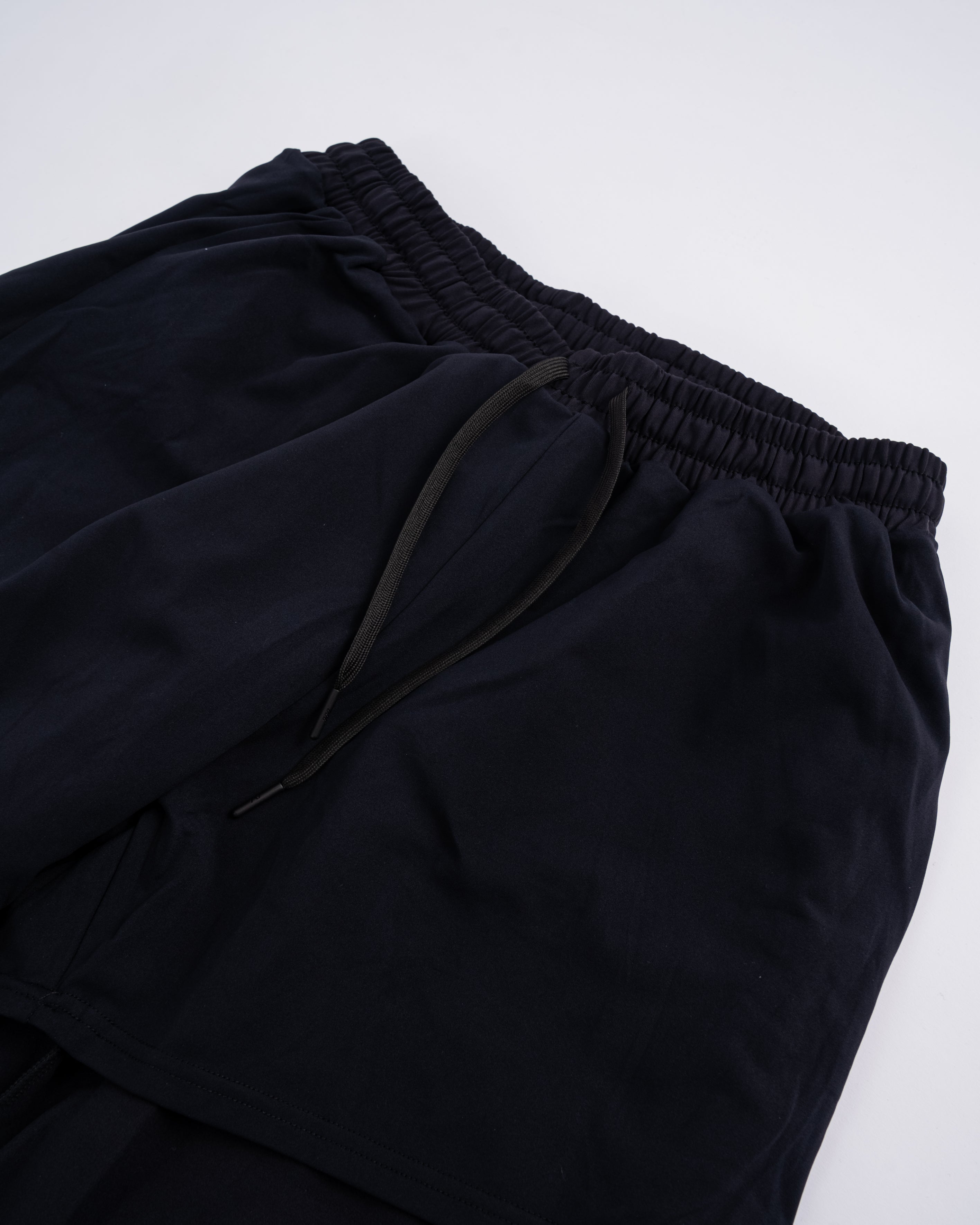 The Cobra 360Go 1Z Joggers, are designed for ultimate comfort and flexibility. Made with 360-degree stretch fabric, these joggers provide complete freedom of movement, perfect for strength training, and everyday wear. The built-in super-soft performance liner adds an extra layer of comfort, while the soft fleece inner feel ensures warmth and coziness. Designed with a unisex fit, it pairs perfectly with our matching Cobra Quarter Zip Jacket. 