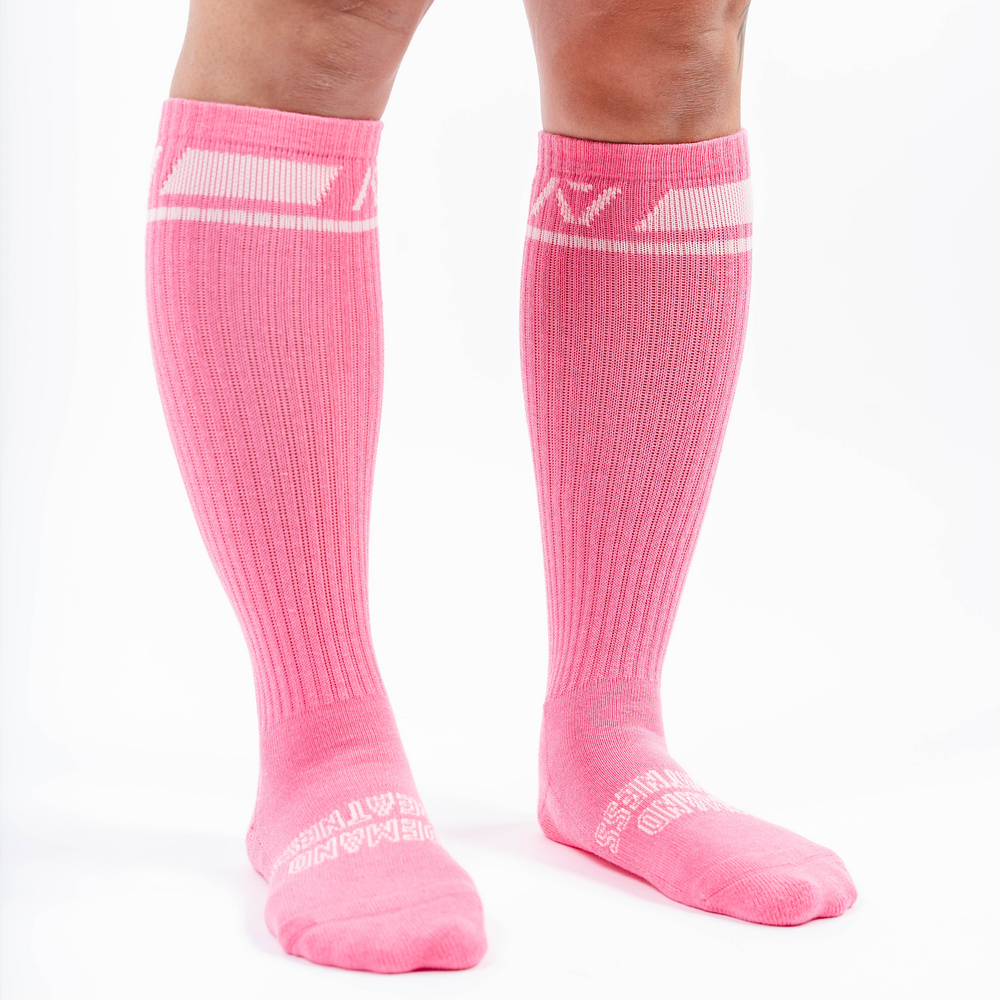 
                      
                        A7 Roseite deadlift socks are designed specifically for pulls and keep your shins protected from scrapes. A7 deadlift socks are a perfect pair to wear in training or powerlifting competition. The A7 IPF Approved Kit includes Powerlifting Singlet, A7 Meet Shirt, A7 Zebra Wrist Wraps, A7 Deadlift Socks, Hourglass Knee Sleeves (Stiff Knee Sleeves and Rigor Mortis Knee Sleeves). Genouill�res powerlifting shipping to France, Spain, Ireland, Germany, Italy, Sweden and EU.
                      
                    