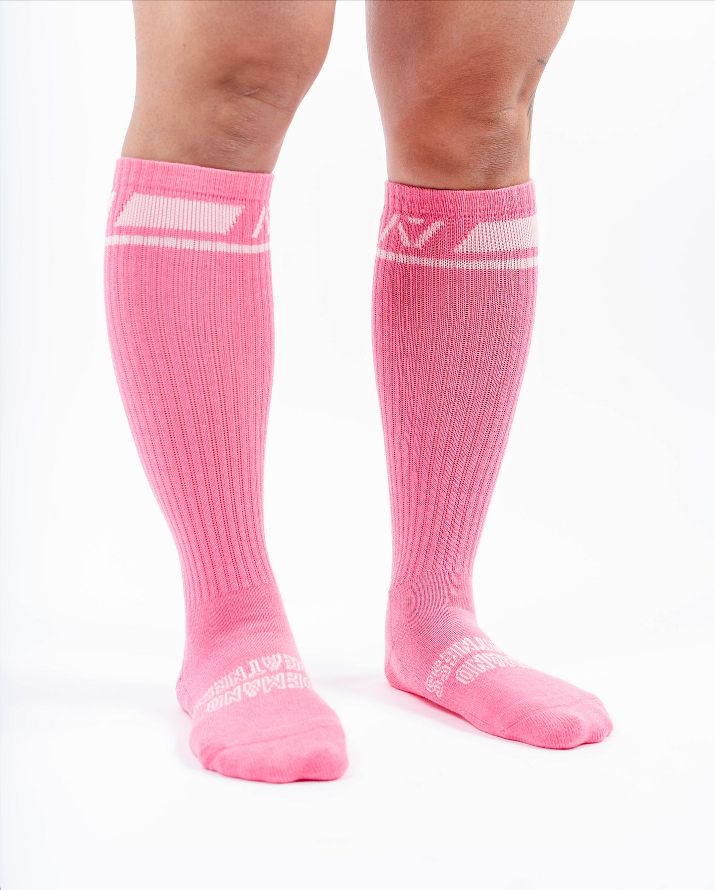 A7 Roseite deadlift socks are designed specifically for pulls and keep your shins protected from scrapes. A7 deadlift socks are a perfect pair to wear in training or powerlifting competition. The A7 IPF Approved Kit includes Powerlifting Singlet, A7 Meet Shirt, A7 Zebra Wrist Wraps, A7 Deadlift Socks, Hourglass Knee Sleeves (Stiff Knee Sleeves and Rigor Mortis Knee Sleeves). Genouill�res powerlifting shipping to France, Spain, Ireland, Germany, Italy, Sweden and EU.