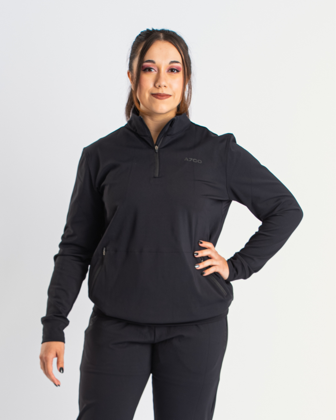 Cobra Quarter Zip Jacket offers unmatched comfort, and style for all strength athletes. The moisture-wicking fabric keeps you dry and comfortable in and out the gym. Featuring a quarter zip cut with durable YKK zippers, this jacket is built for both functionality and style. Designed with a unisex fit, it pairs perfectly with our matching Cobra 360Go 1Z Joggers and Shorts. Genouill�res powerlifting shipping to France, Spain, Ireland, Germany, Italy, Sweden and EU.