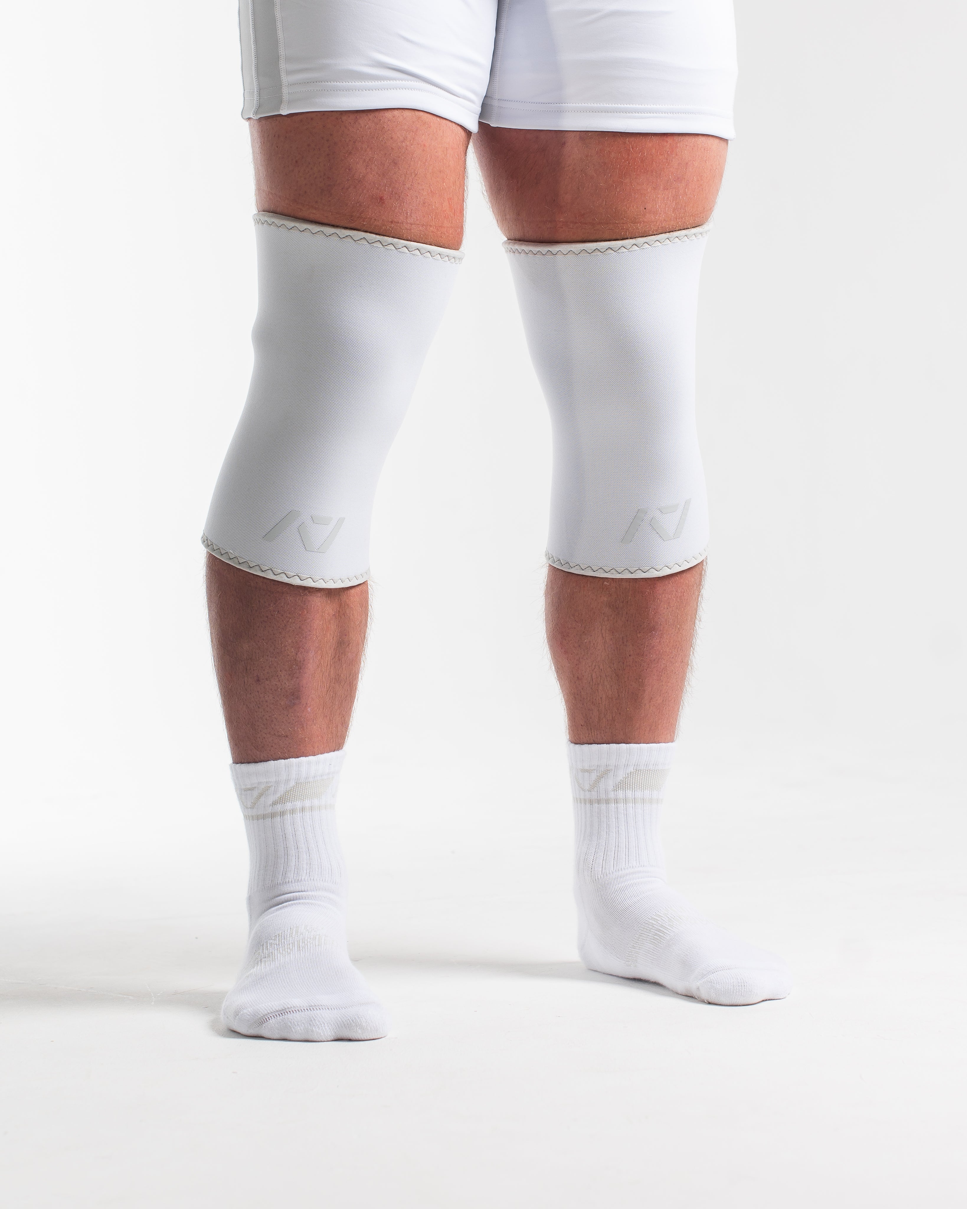 Hourglass Knee Sleeves - Polar | A7 Europe Shipping to EU – A7 EUROPE