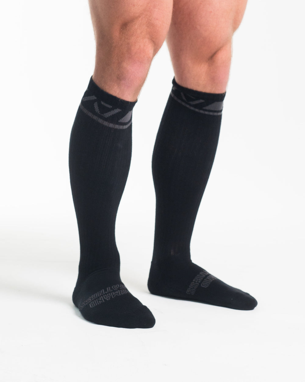 A7 Shadow Stone Deadlift socks are designed specifically for pulls and keep your shins protected from scrapes. A7 deadlift socks are a perfect pair to wear in training or powerlifting competition. The IPF Approved Kit includes Powerlifting Singlet, A7 Meet Shirt, A7 Zebra Wrist Wraps, A7 Deadlift Socks, Hourglass Knee Sleeves (Stiff Knee Sleeves and Rigor Mortis Knee Sleeves). Genouillères powerlifting shipping to France, Spain, Ireland, Germany, Italy, Sweden and EU.