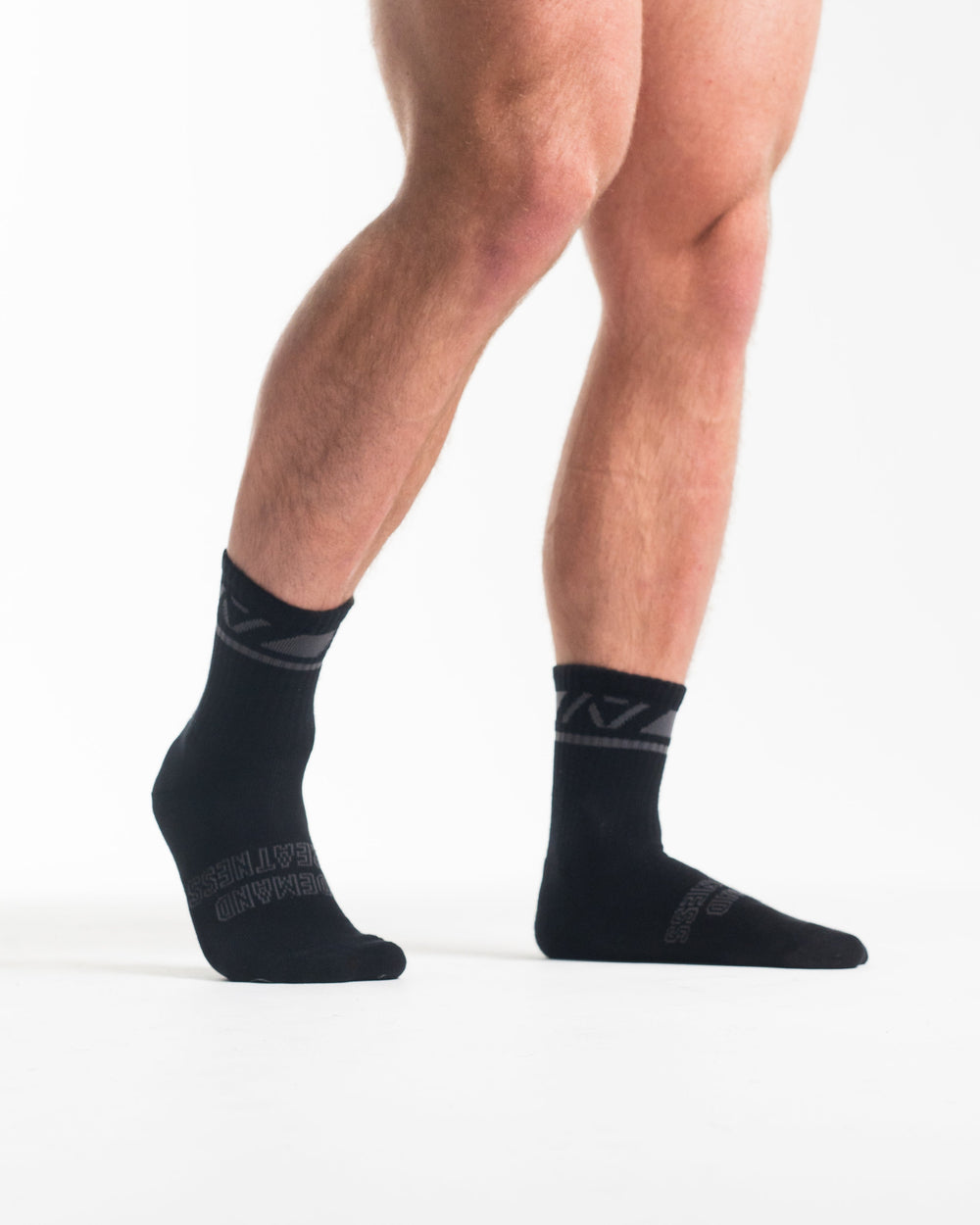 A7 Shadow Stone Crew socks showcase dark grey logos to keep contrast at a minimum and let your energy show on the platform, in your training or while out and about. The IPF Approved Shadow Stone Meet Kit includes Powerlifting Singlet, A7 Meet Shirt, A7 Zebra Wrist Wraps, A7 Deadlift Socks, Hourglass Knee Sleeves (Stiff Knee Sleeves and Rigor Mortis Knee Sleeves). Genouillères powerlifting shipping to France, Spain, Ireland, Germany, Italy, Sweden and EU. 